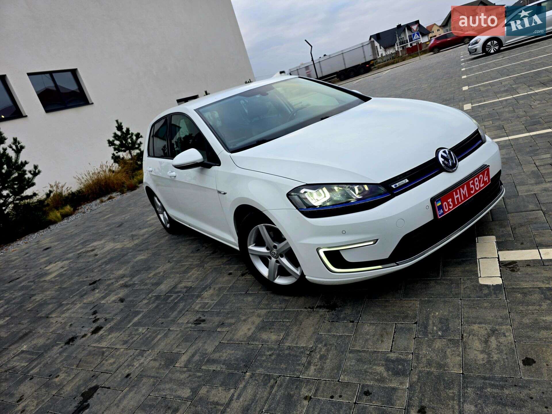 VOLKSWAGEN E-GOLF 2014