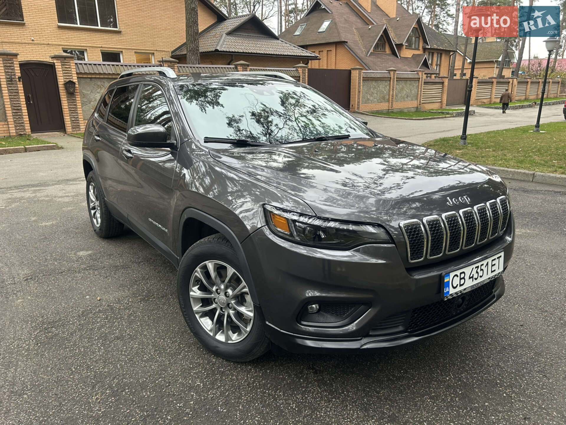 Головне фото звіту автомобіля JEEP CHEROKEE 2020