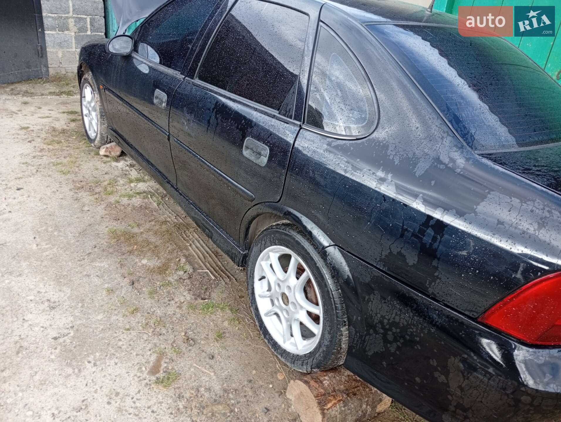 Головне фото звіту автомобіля OPEL VECTRA 1999