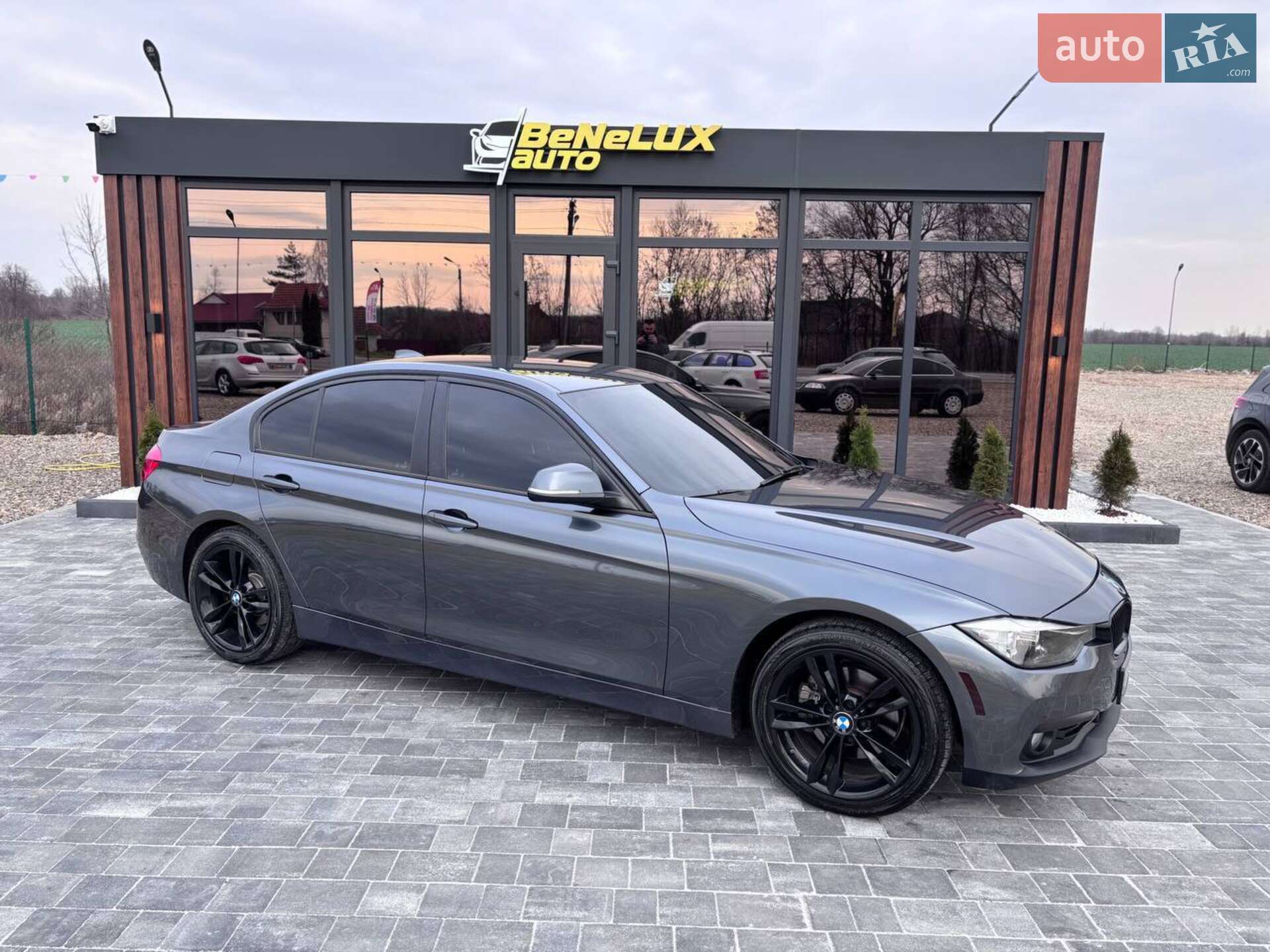 Головне фото звіту автомобіля BMW 320I 2016