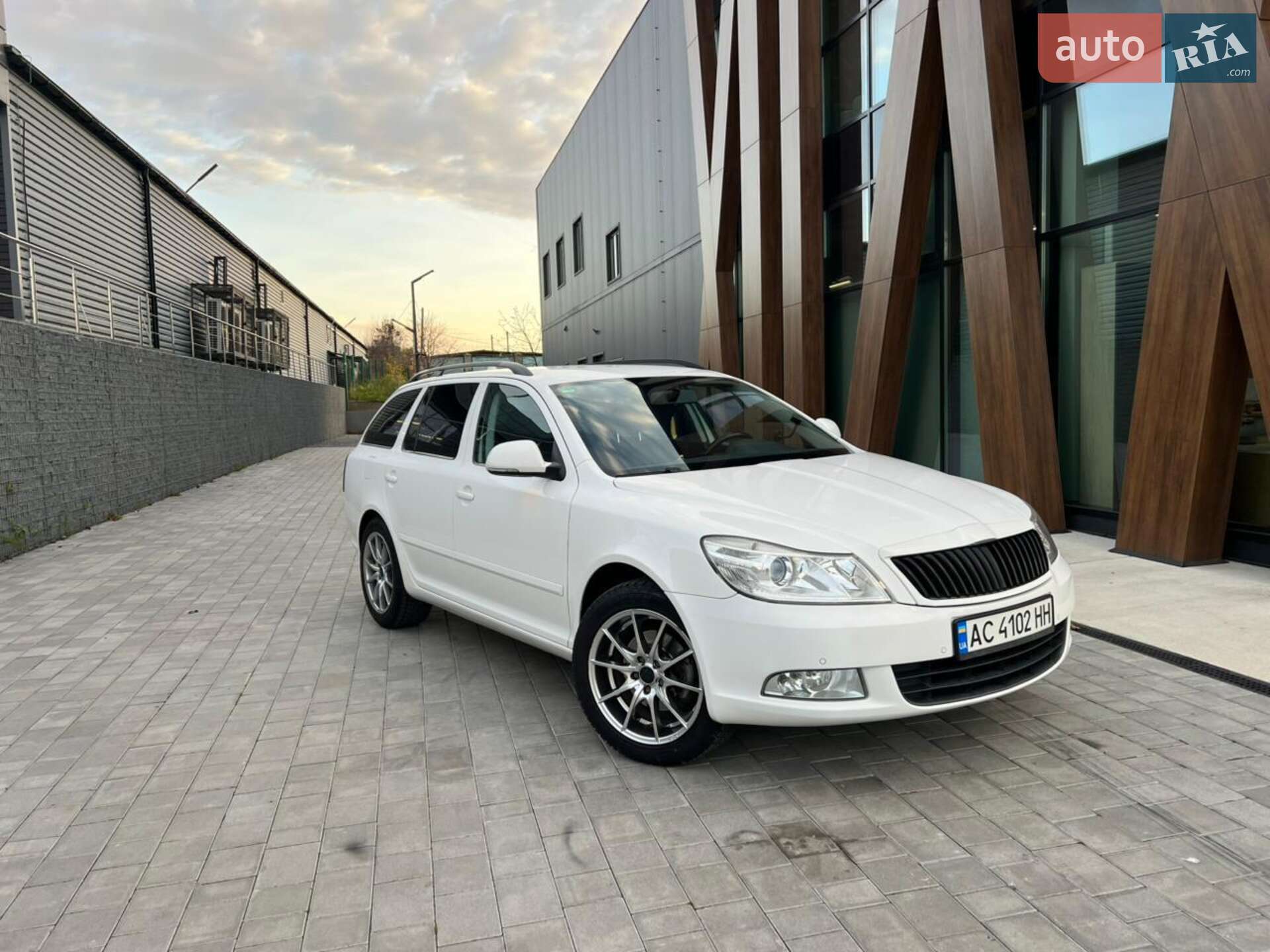 Головне фото звіту автомобіля SKODA OCTAVIA 2010