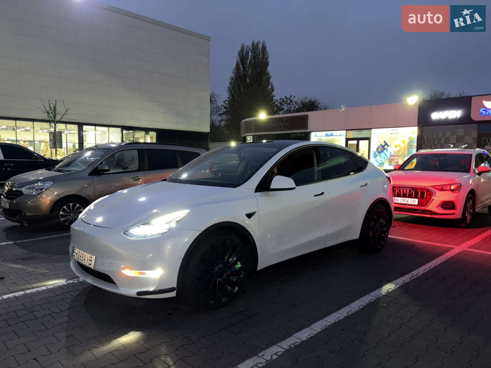 Головне фото звіту автомобіля TESLA MODEL Y 2021