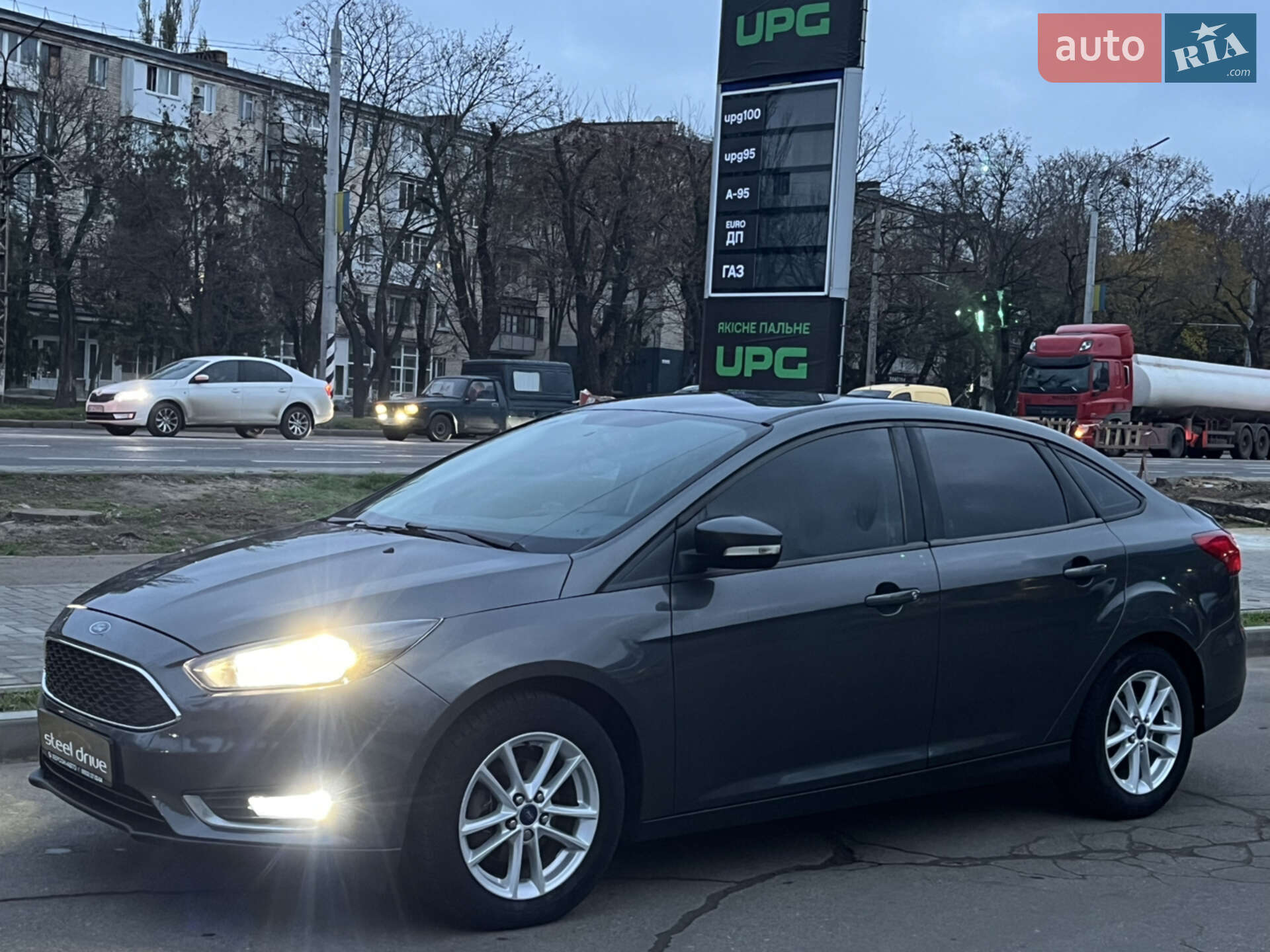 Головне фото звіту автомобіля FORD FOCUS 2016
