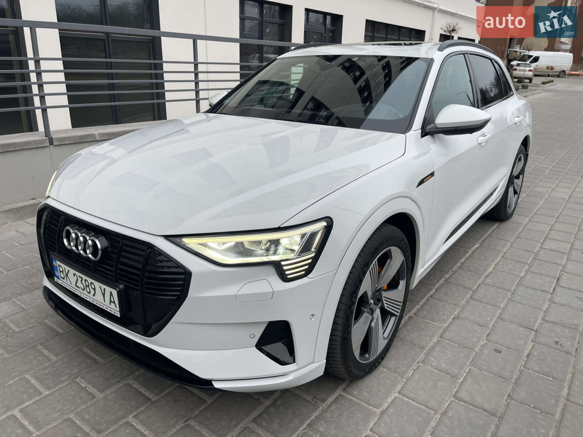 Головне фото звіту автомобіля AUDI E-TRON 2019