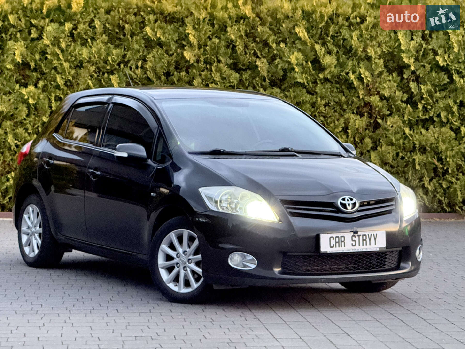 Головне фото звіту автомобіля TOYOTA AURIS 2012