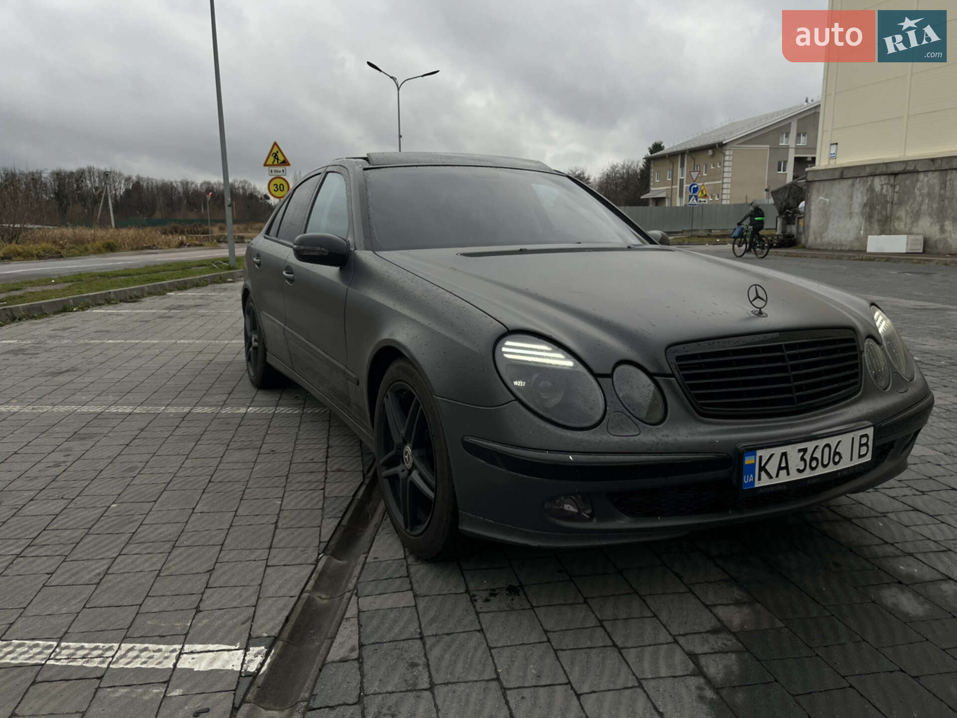 MERCEDES-BENZ E 200 2002