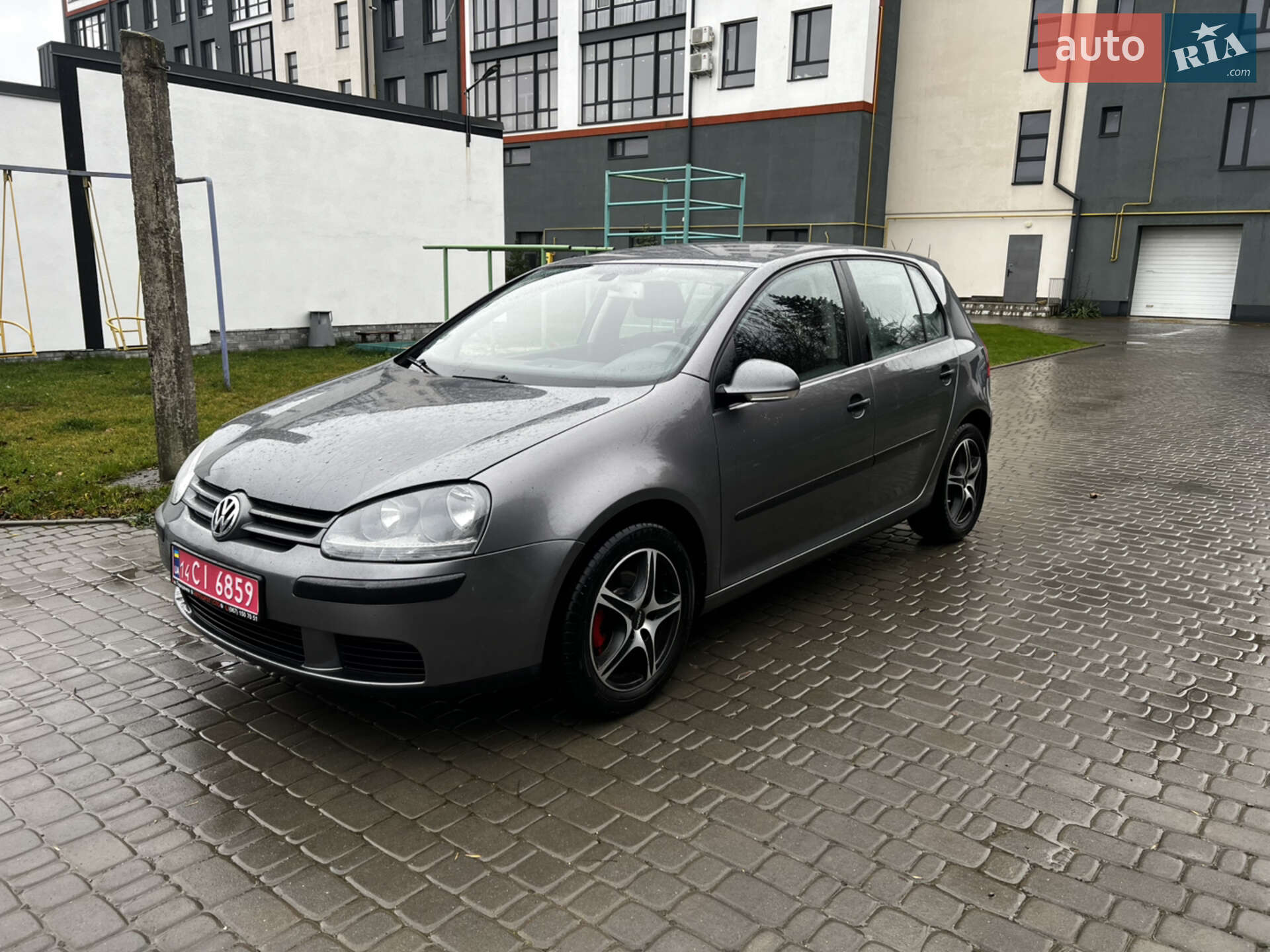 VOLKSWAGEN GOLF 2004