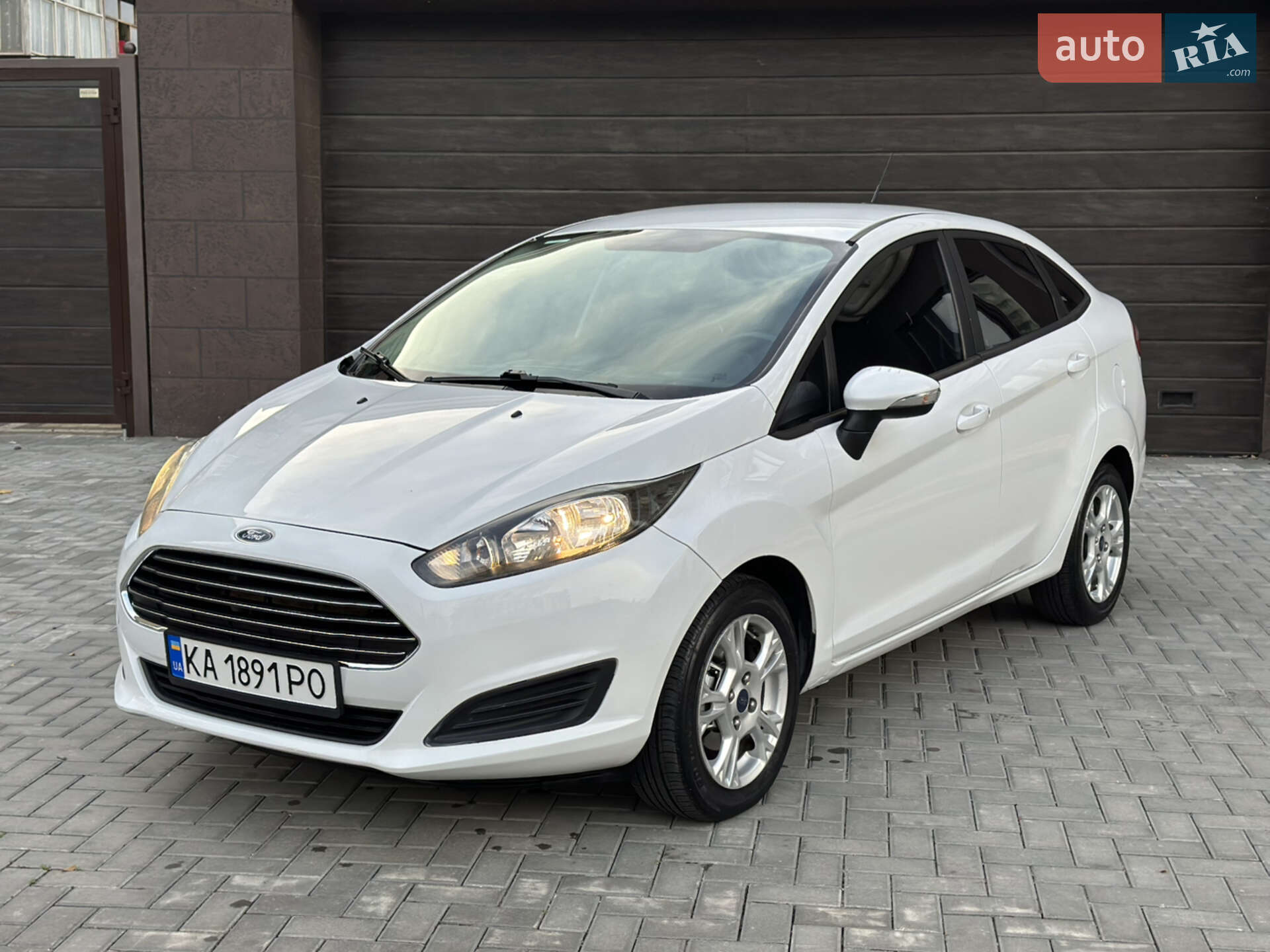 Головне фото звіту автомобіля FORD FIESTA 2015