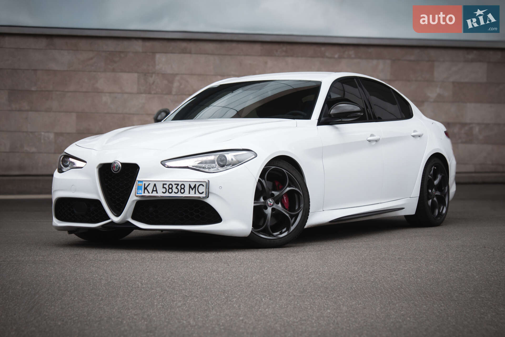 Головне фото звіту автомобіля ALFA ROMEO GIULIA 2019