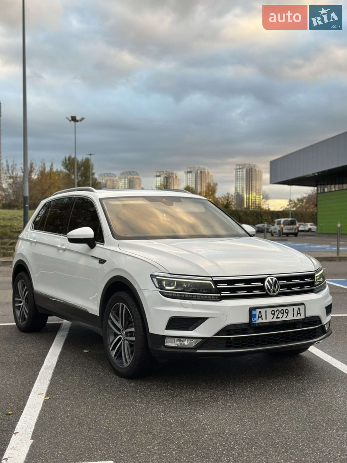 VOLKSWAGEN TIGUAN 2016
