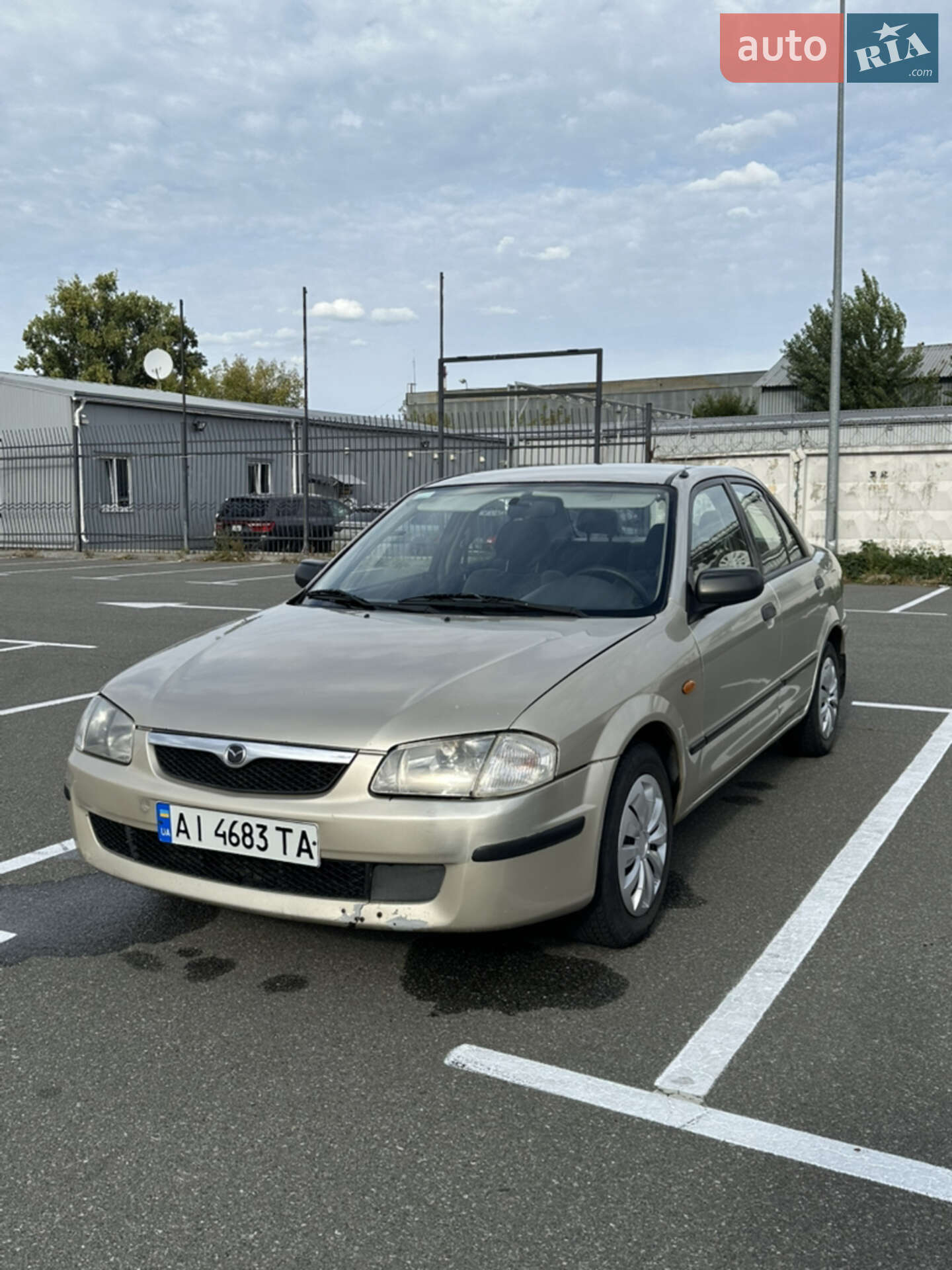 MAZDA 323 1999