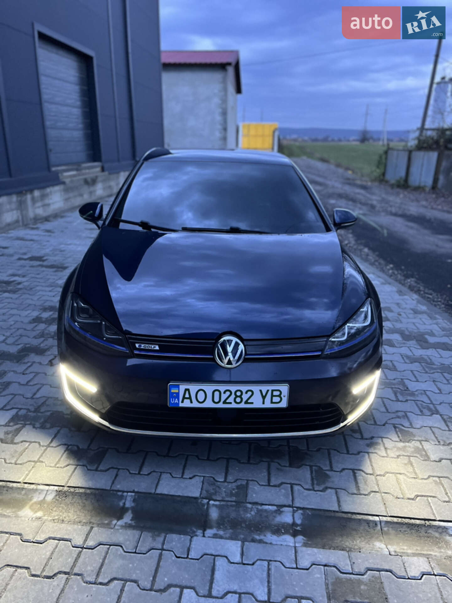 VOLKSWAGEN E-GOLF 2015