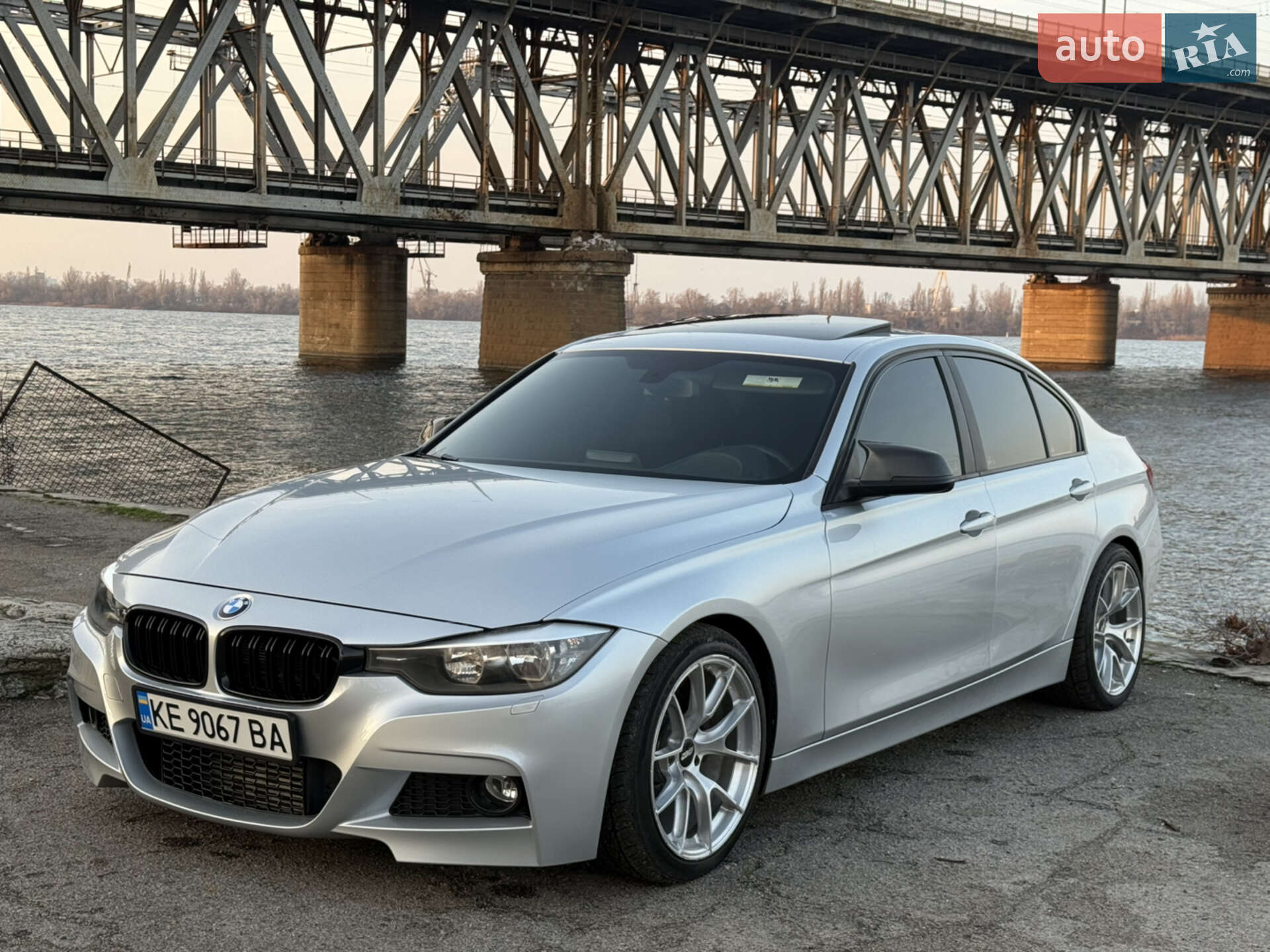 Головне фото звіту автомобіля BMW 320I 2016