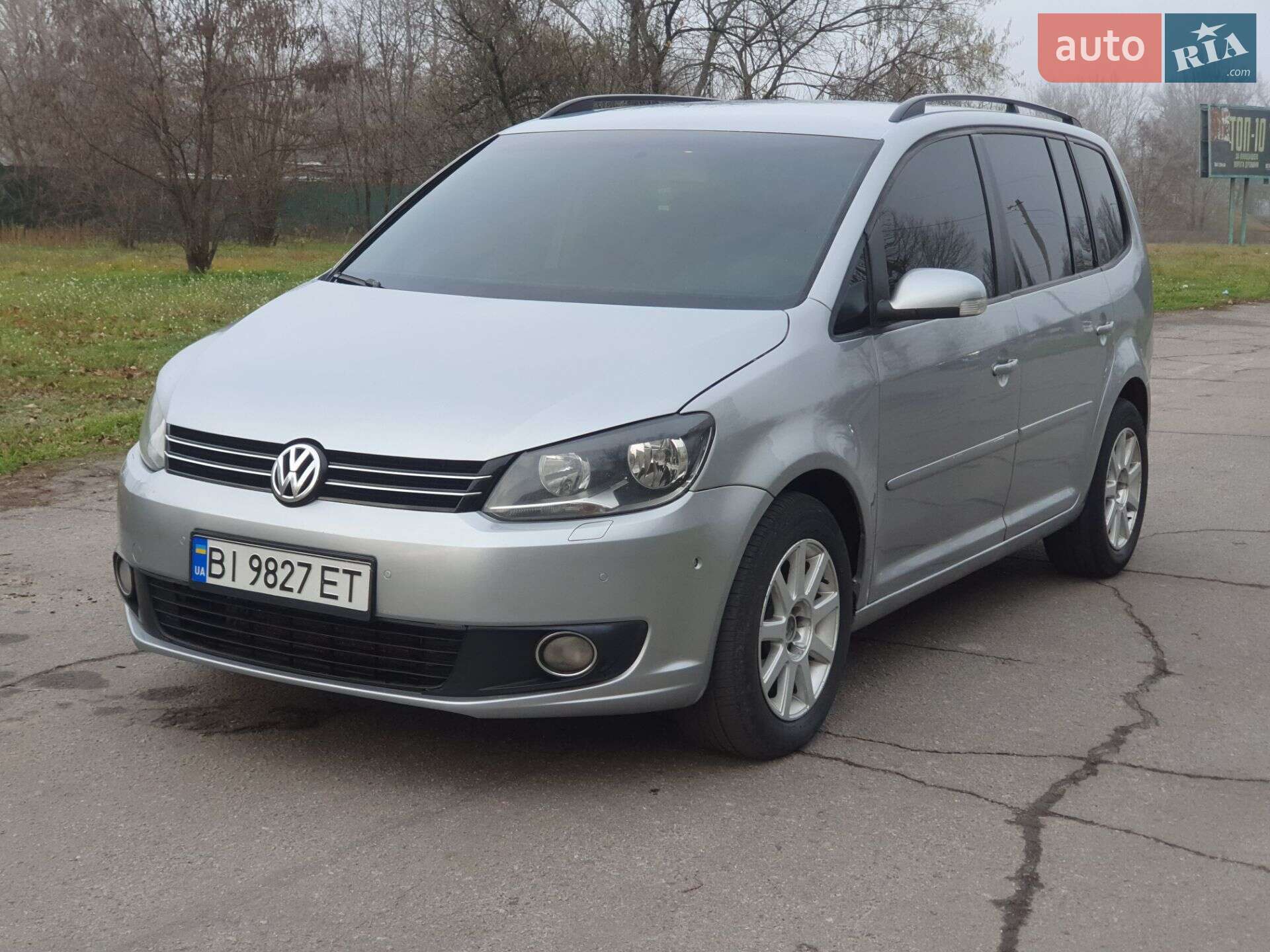 VOLKSWAGEN TOURAN 2011