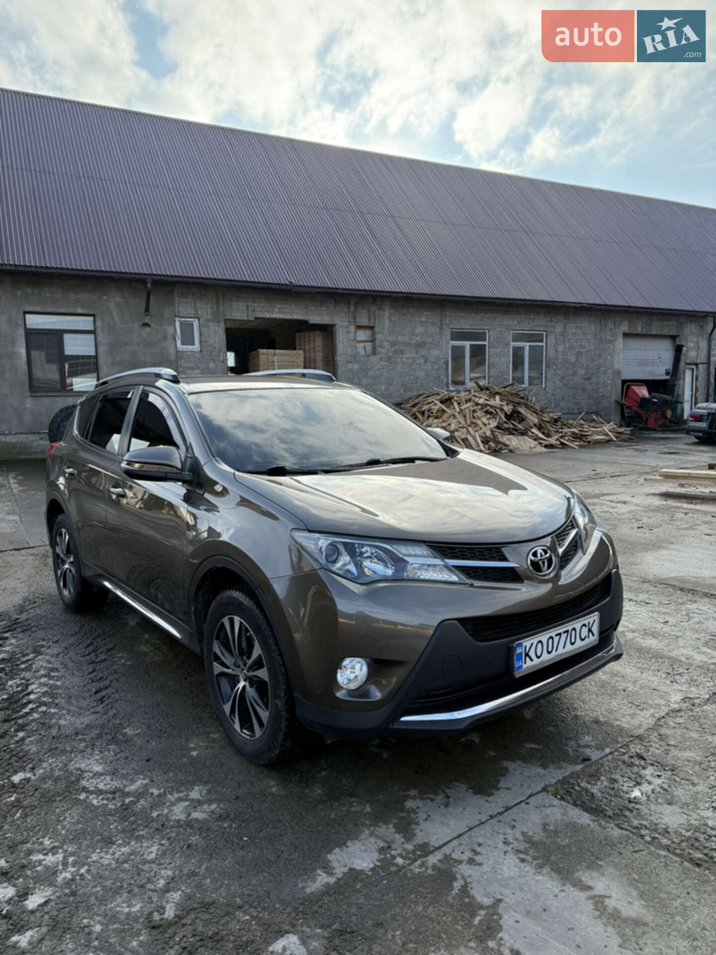 Головне фото звіту автомобіля TOYOTA RAV4 2015