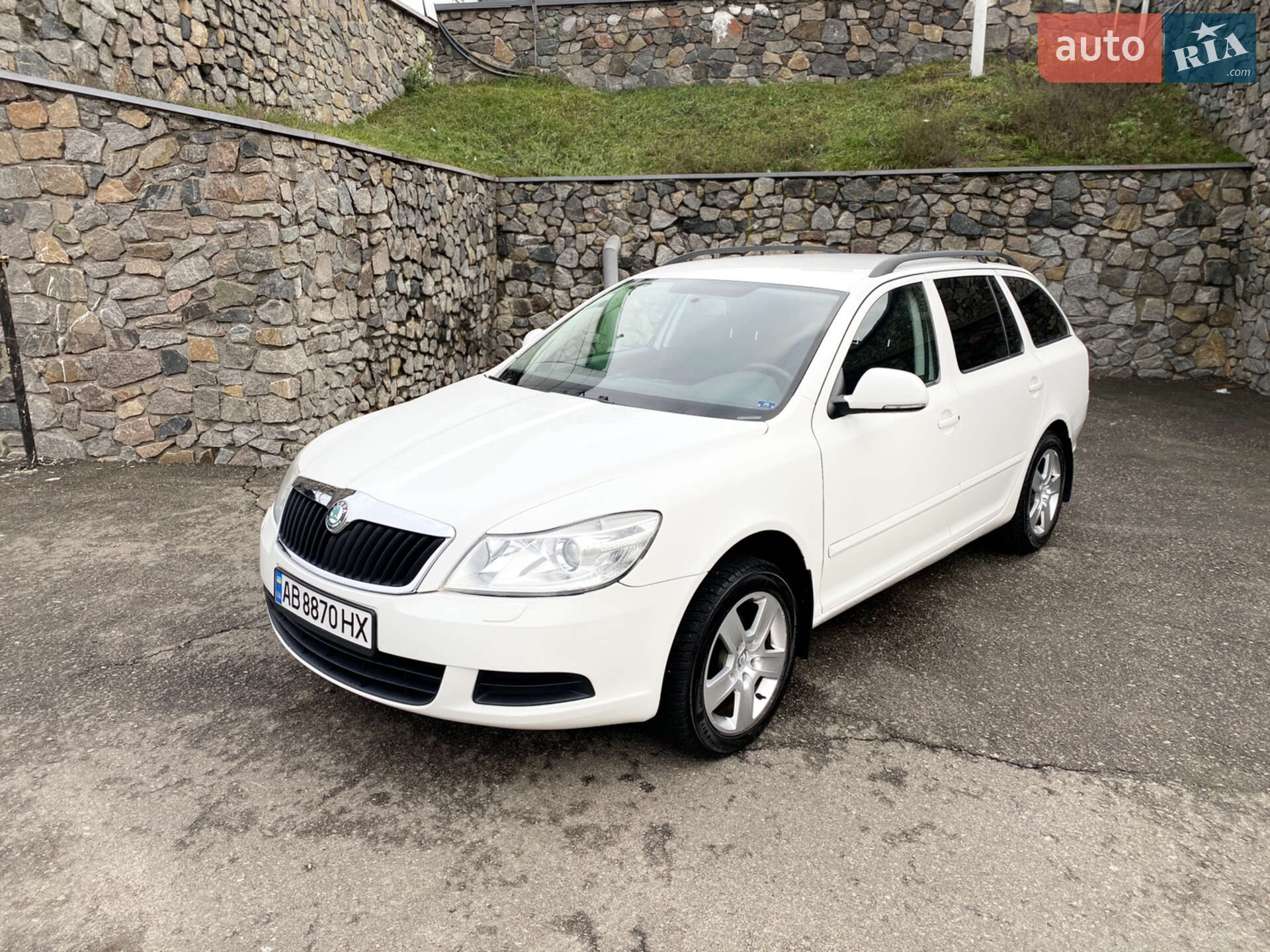 Головне фото звіту автомобіля SKODA OCTAVIA 2012
