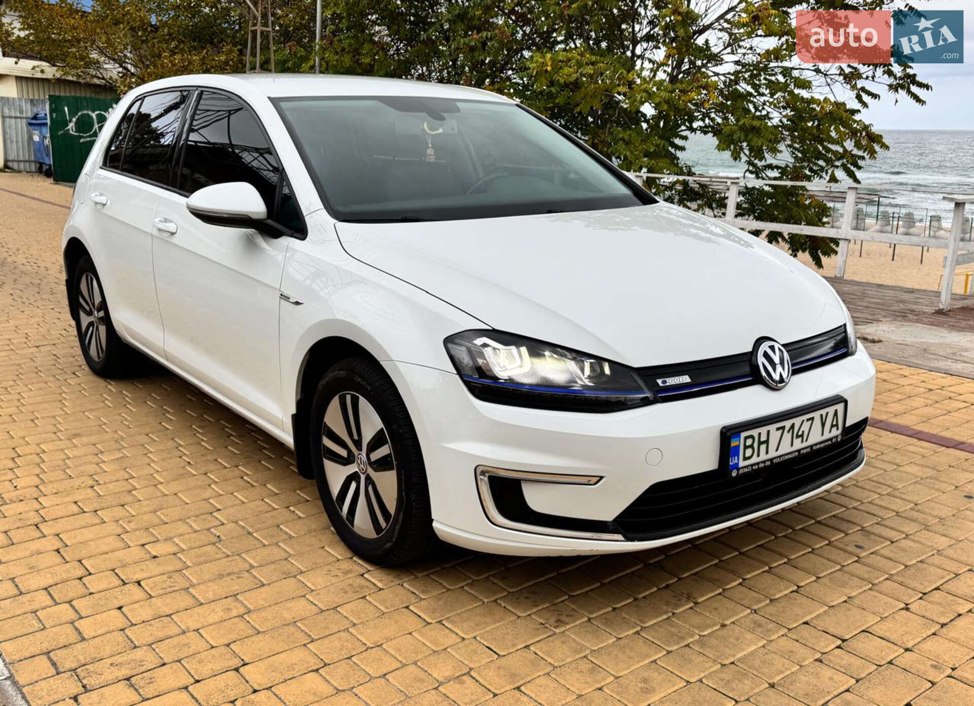 VOLKSWAGEN E-GOLF 2015