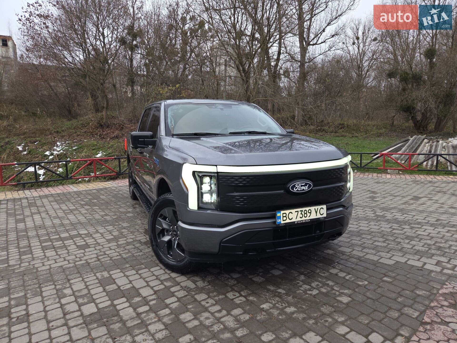 FORD F 150 LIGHTNING 2024