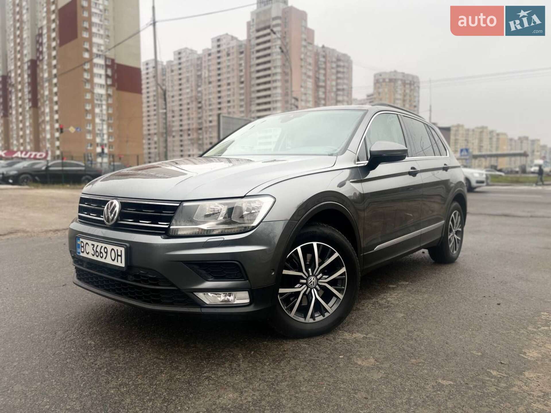 VOLKSWAGEN TIGUAN 2016