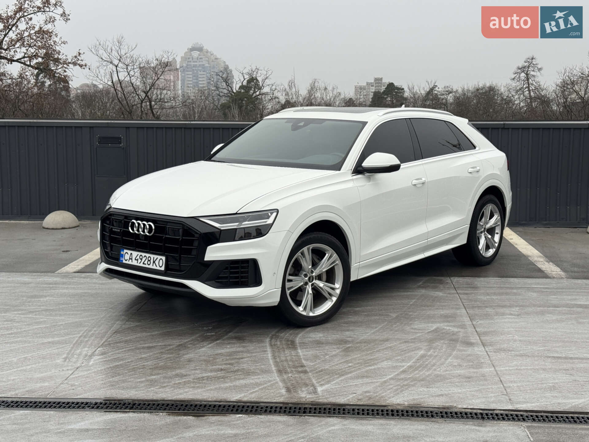 AUDI Q8 2021