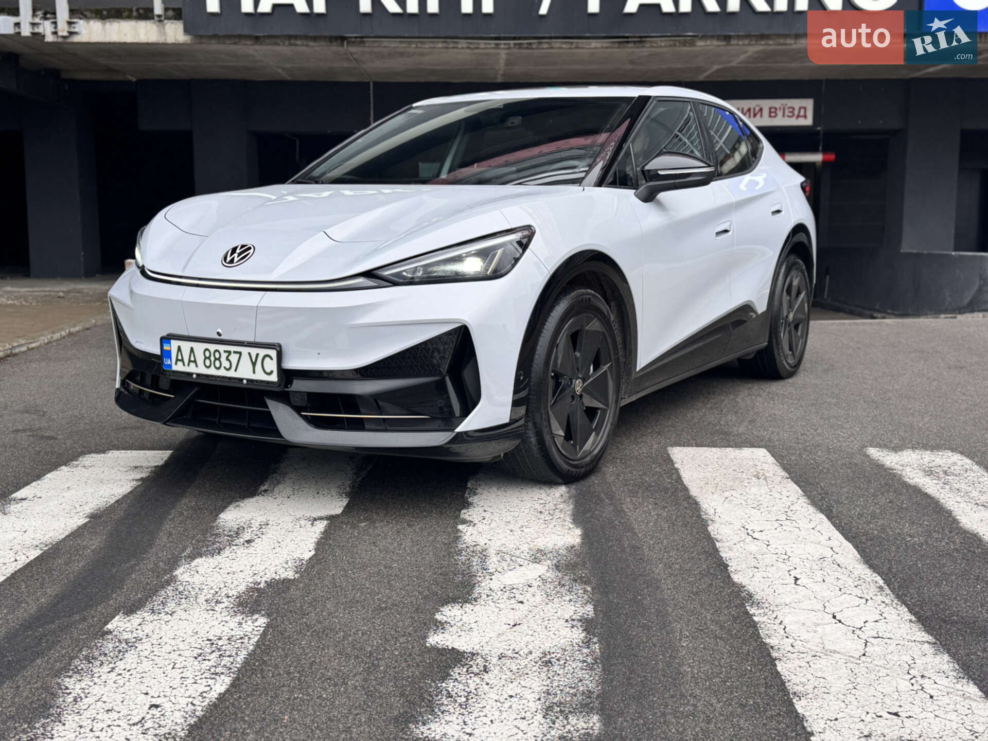 VOLKSWAGEN ID. UNYX ULTRA 2024
