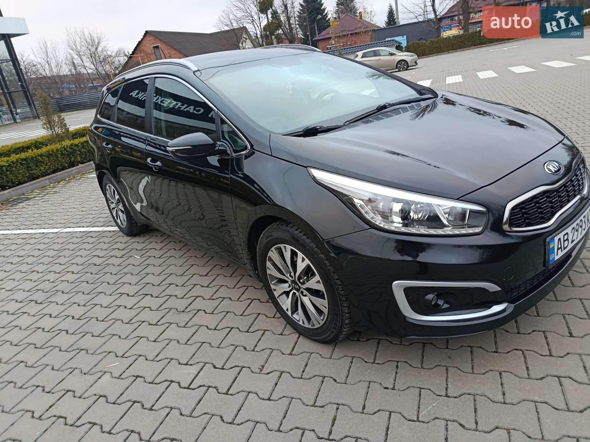 Головне фото звіту автомобіля KIA CEE'D 2016