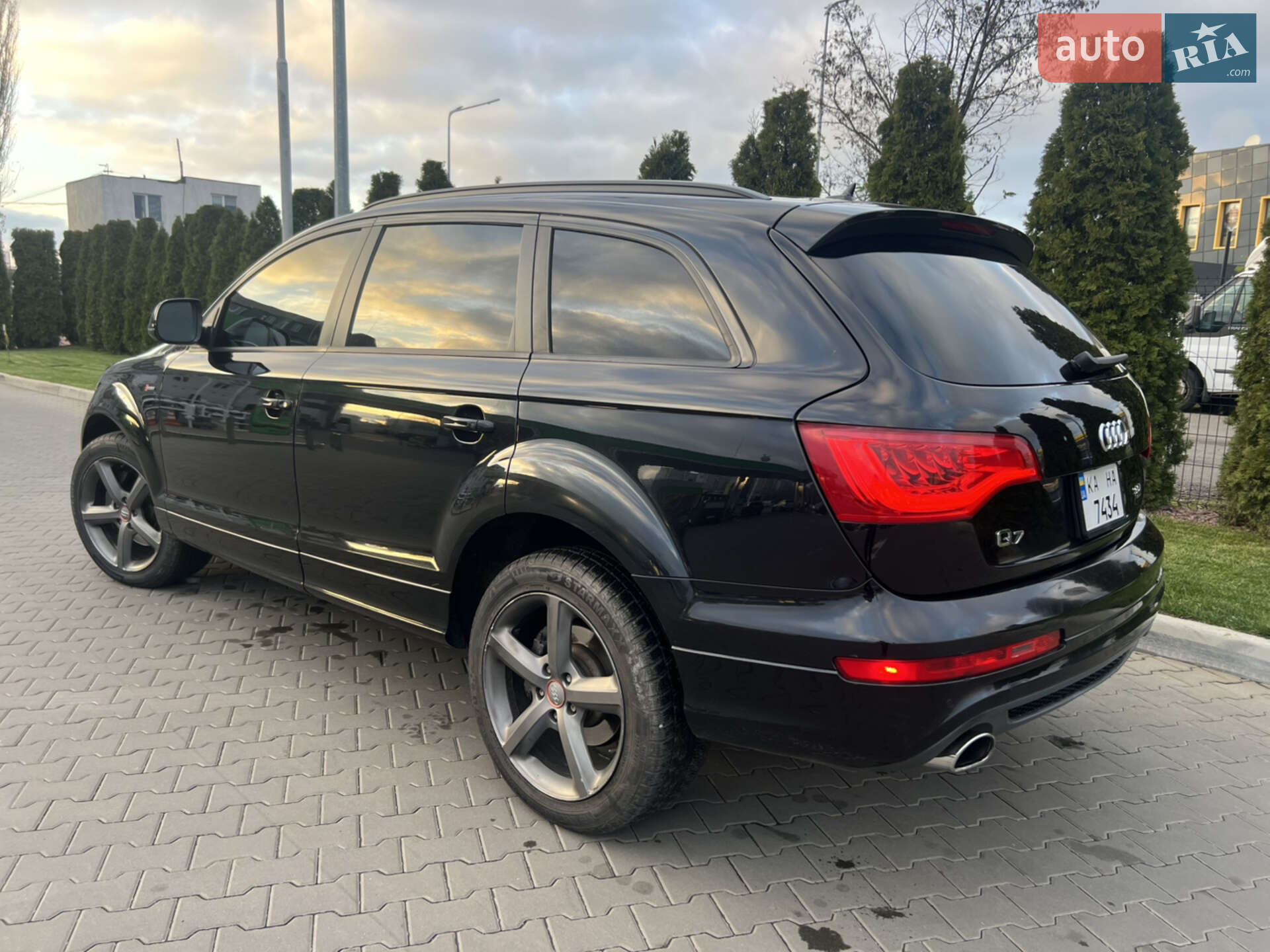 Головне фото звіту автомобіля AUDI Q7 2015