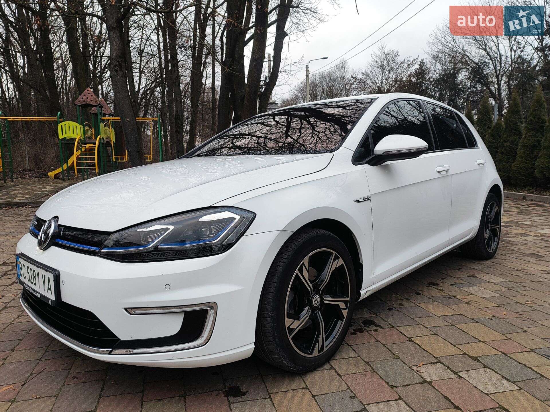 VOLKSWAGEN E-GOLF 2017