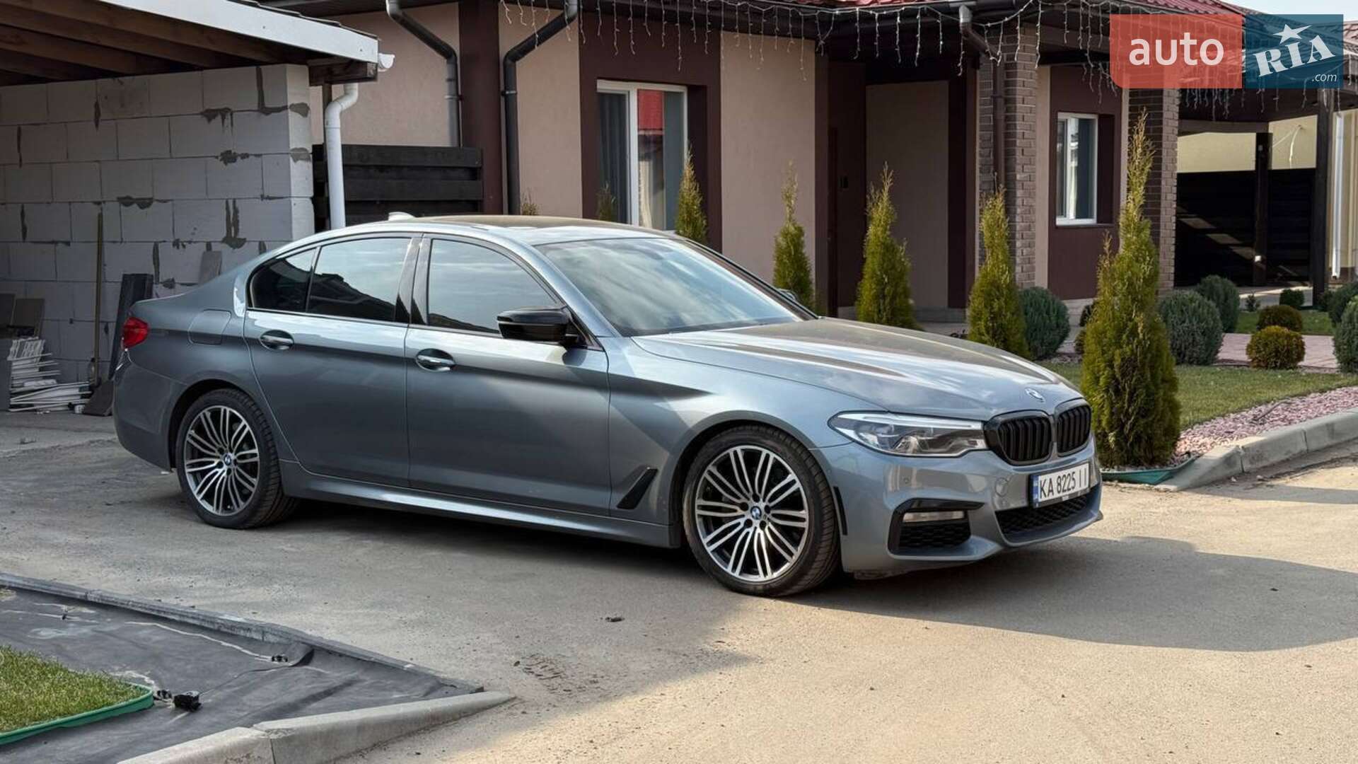 Головне фото звіту автомобіля BMW 540 2017