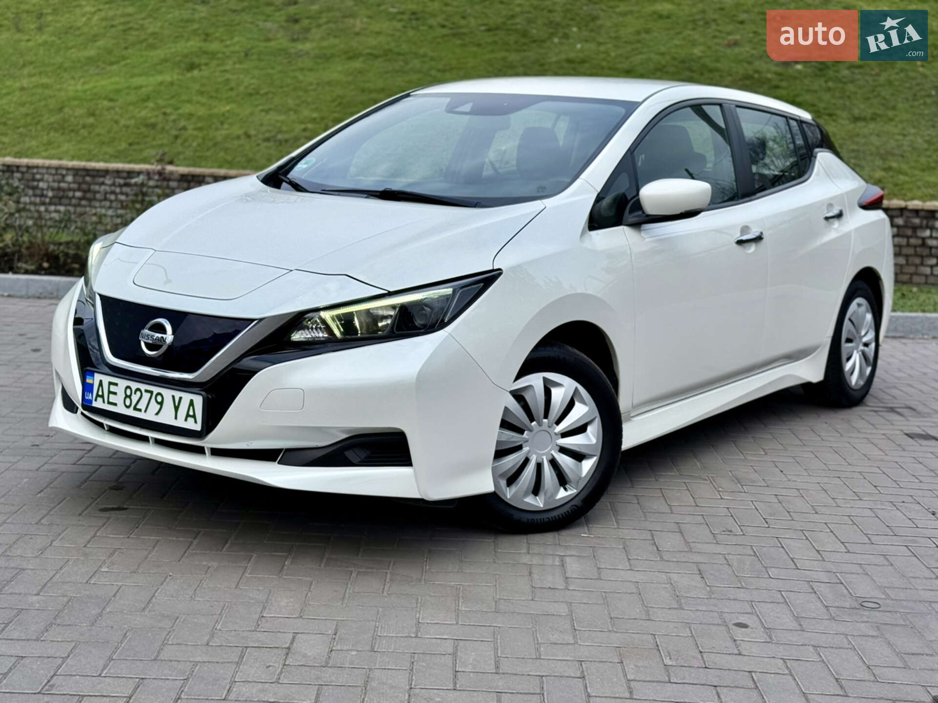 Головне фото звіту автомобіля NISSAN LEAF 2021