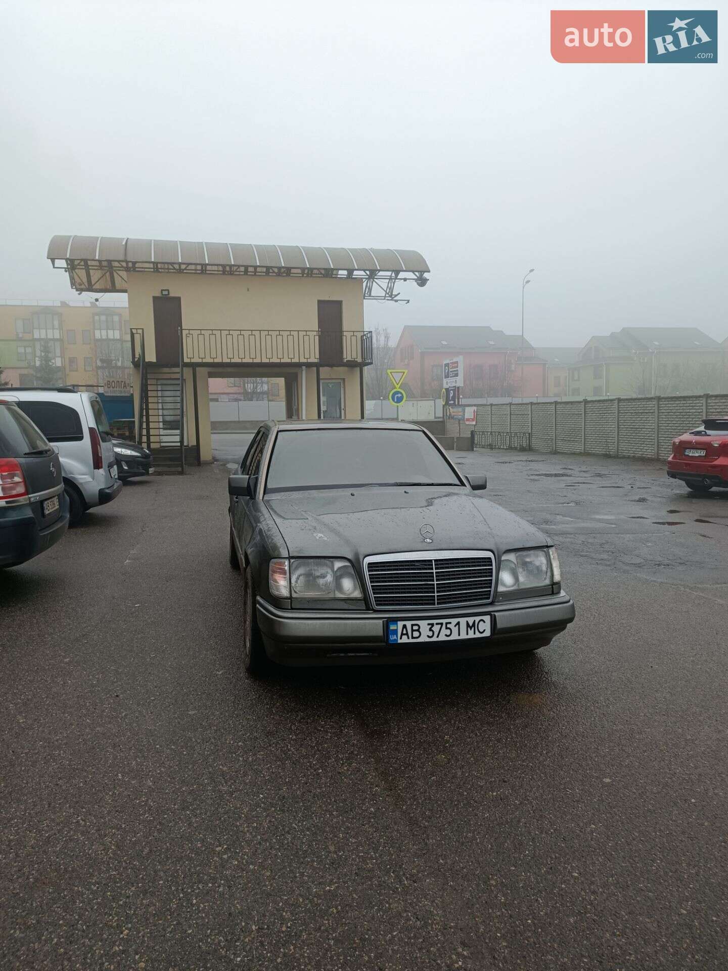 MERCEDES-BENZ E 220 1993