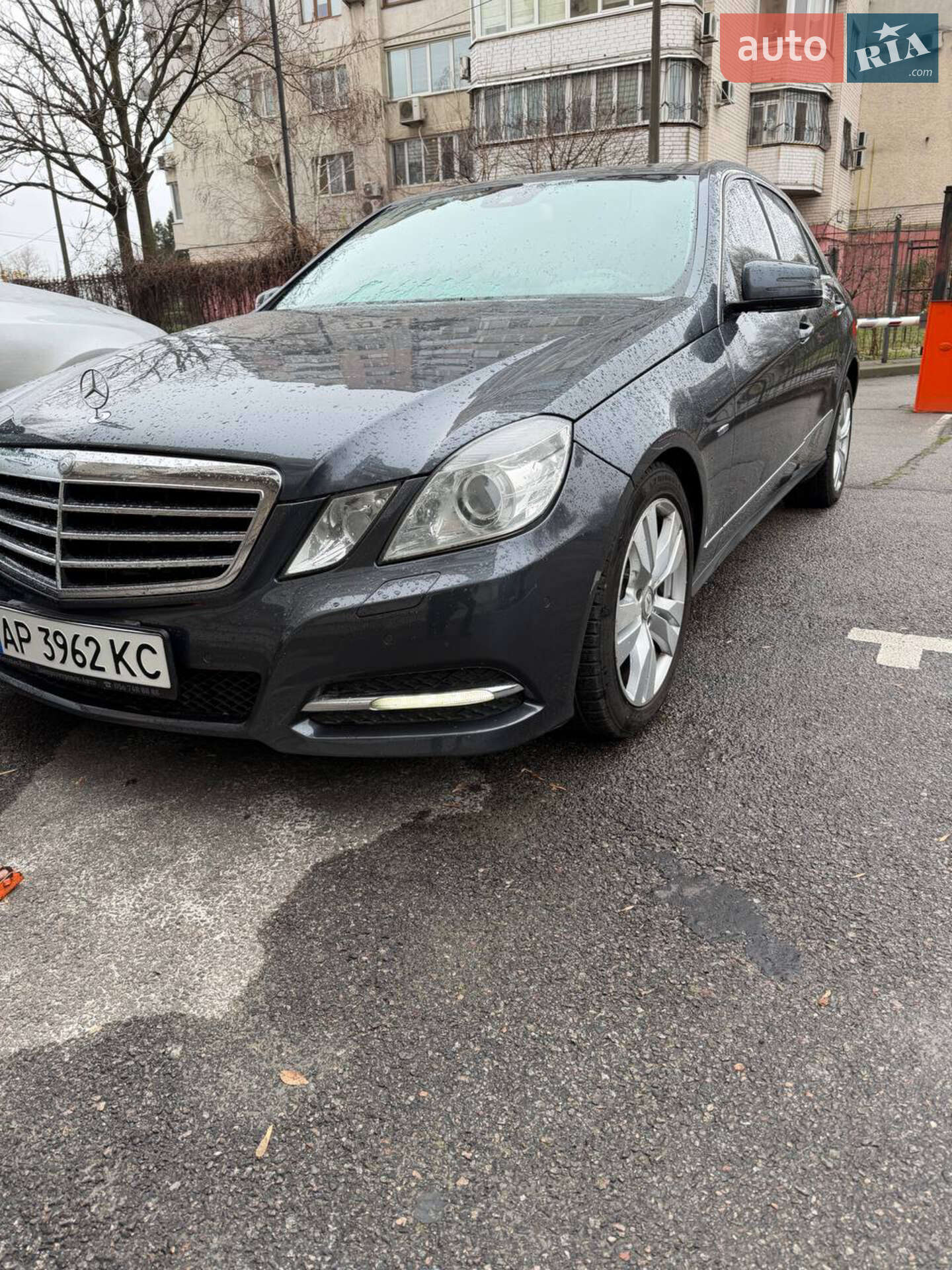 MERCEDES-BENZ E 220 2011
