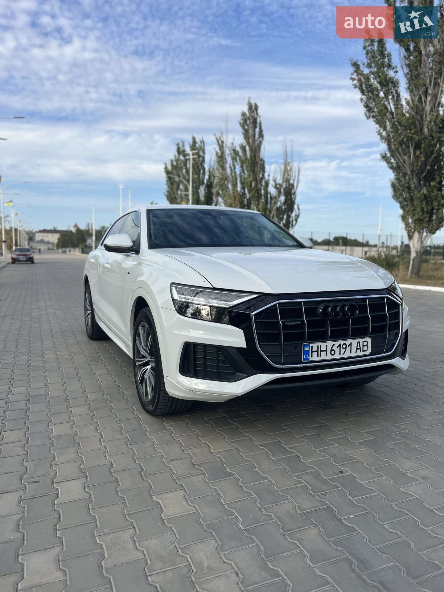 Головне фото звіту автомобіля AUDI Q8 2021