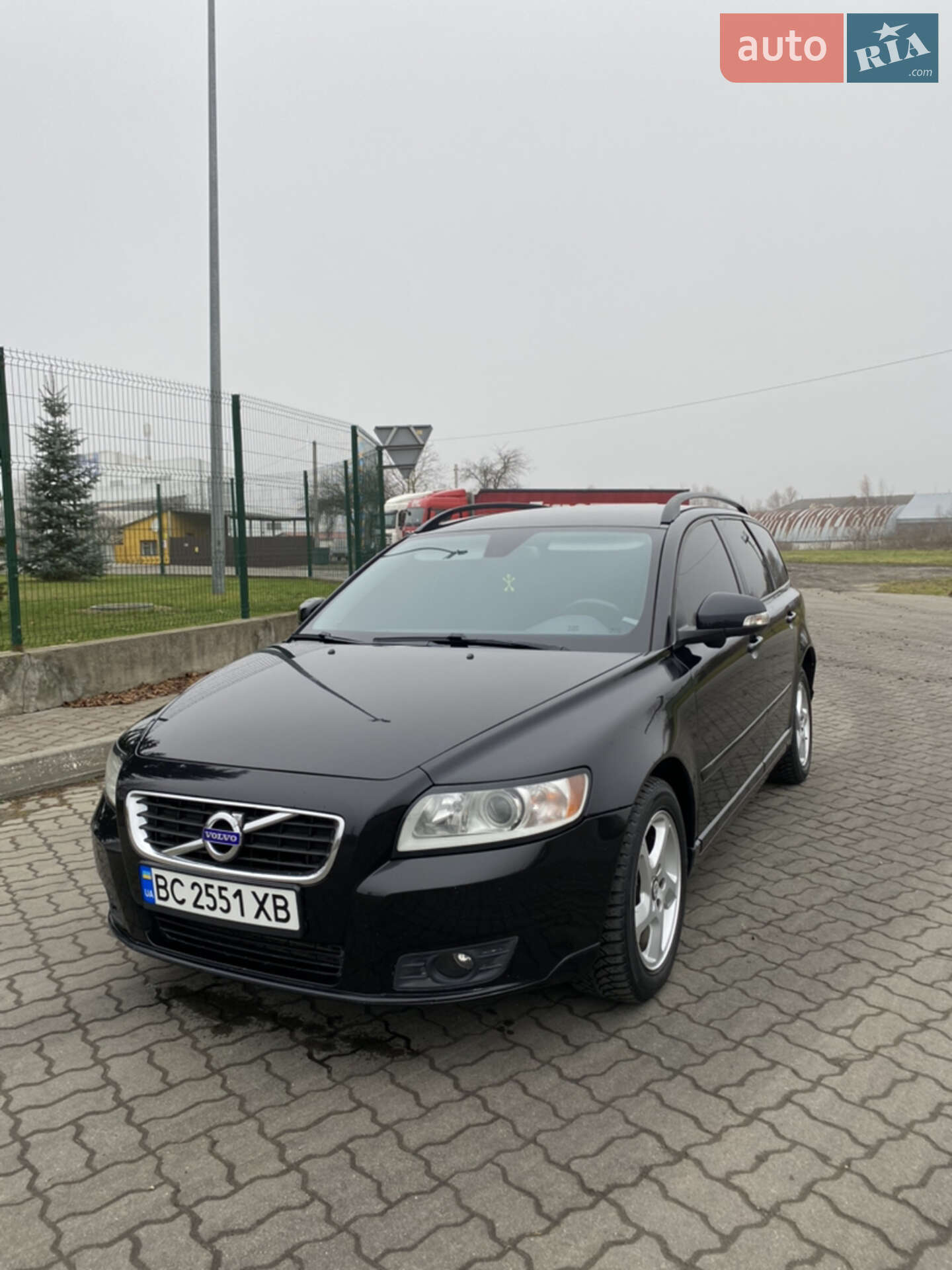 Головне фото звіту автомобіля VOLVO V50 2010