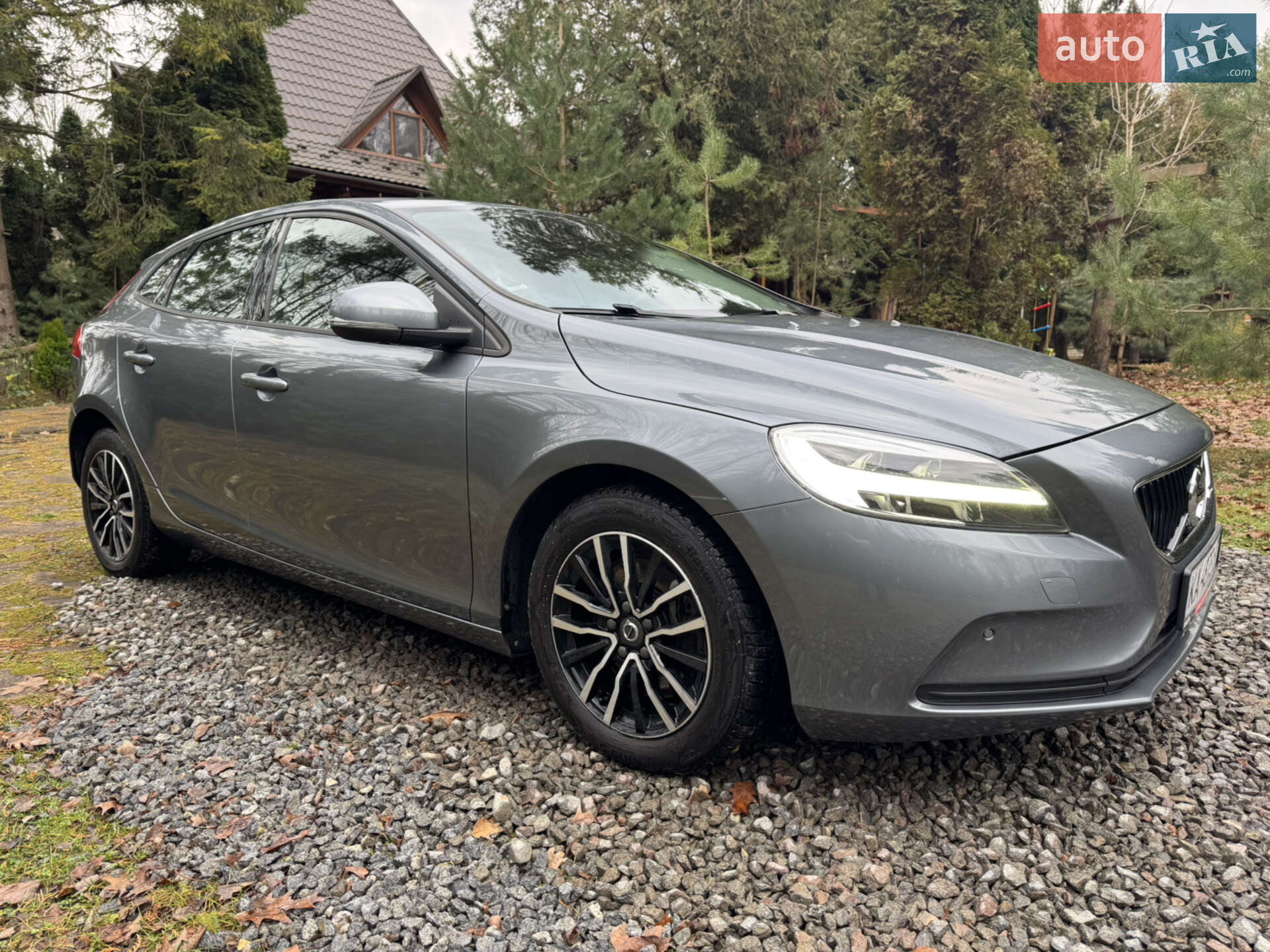 VOLVO V40 2018