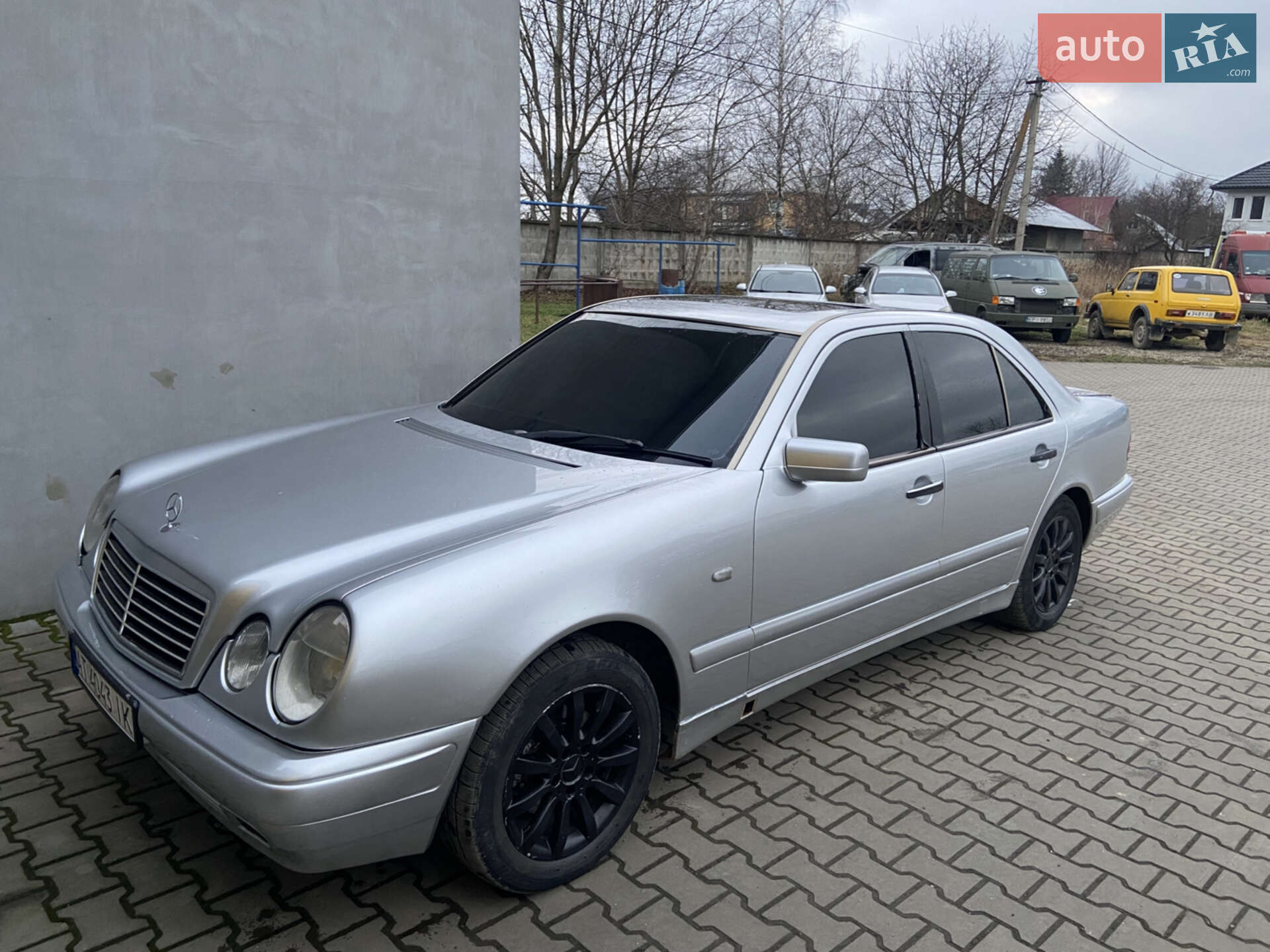 MERCEDES-BENZ E 230 1996