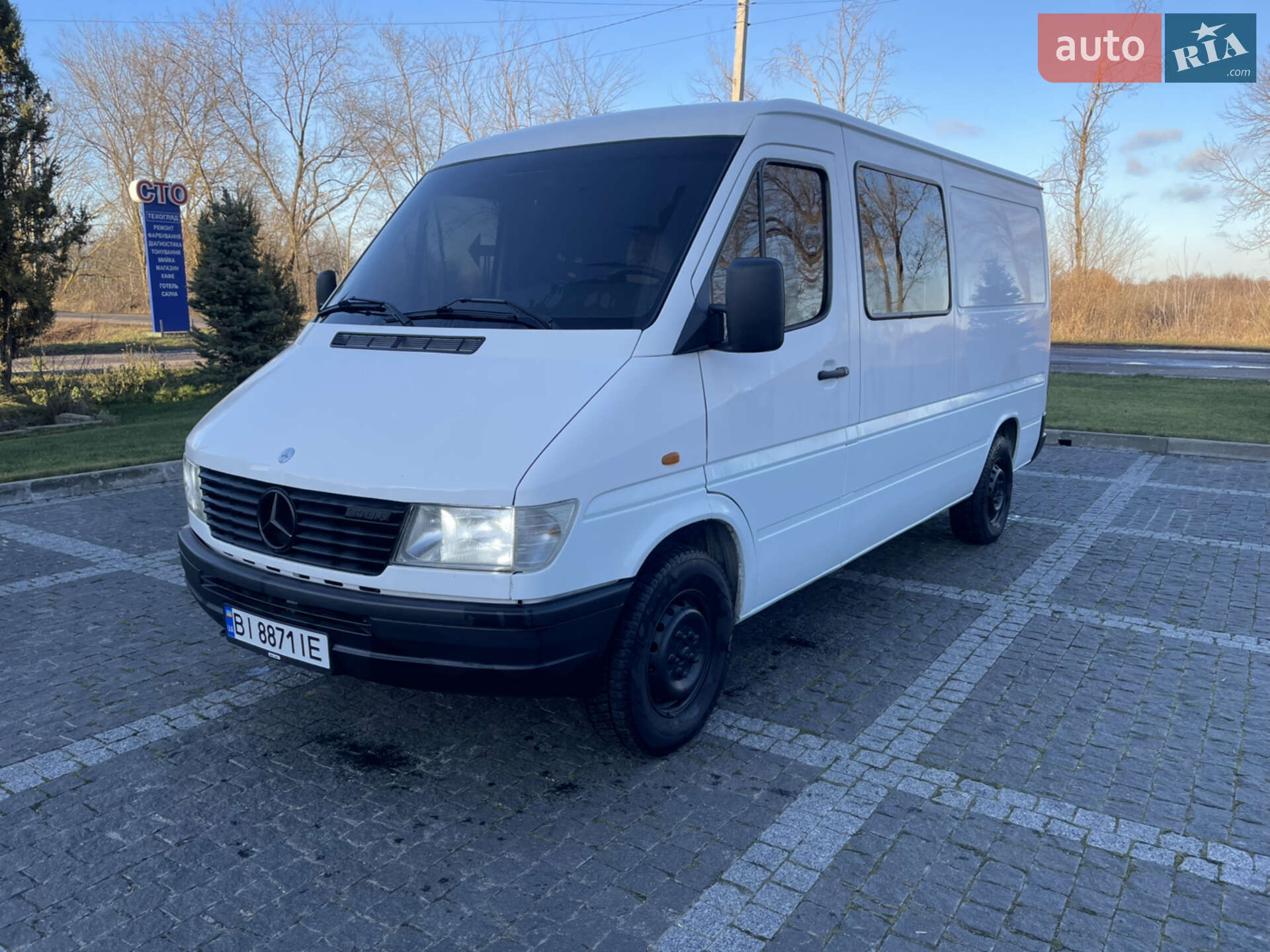 MERCEDES-BENZ 310 1998