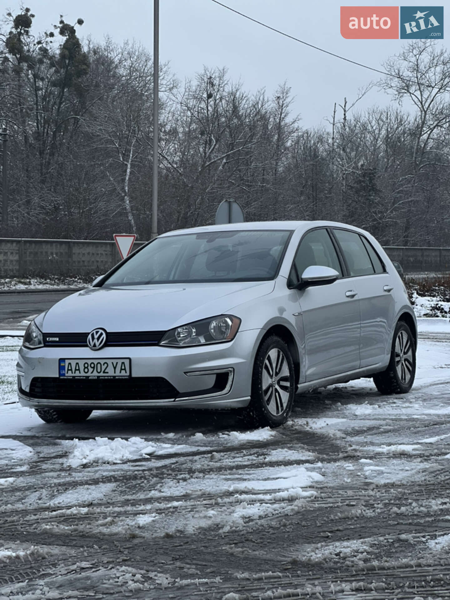 VOLKSWAGEN E-GOLF 2016