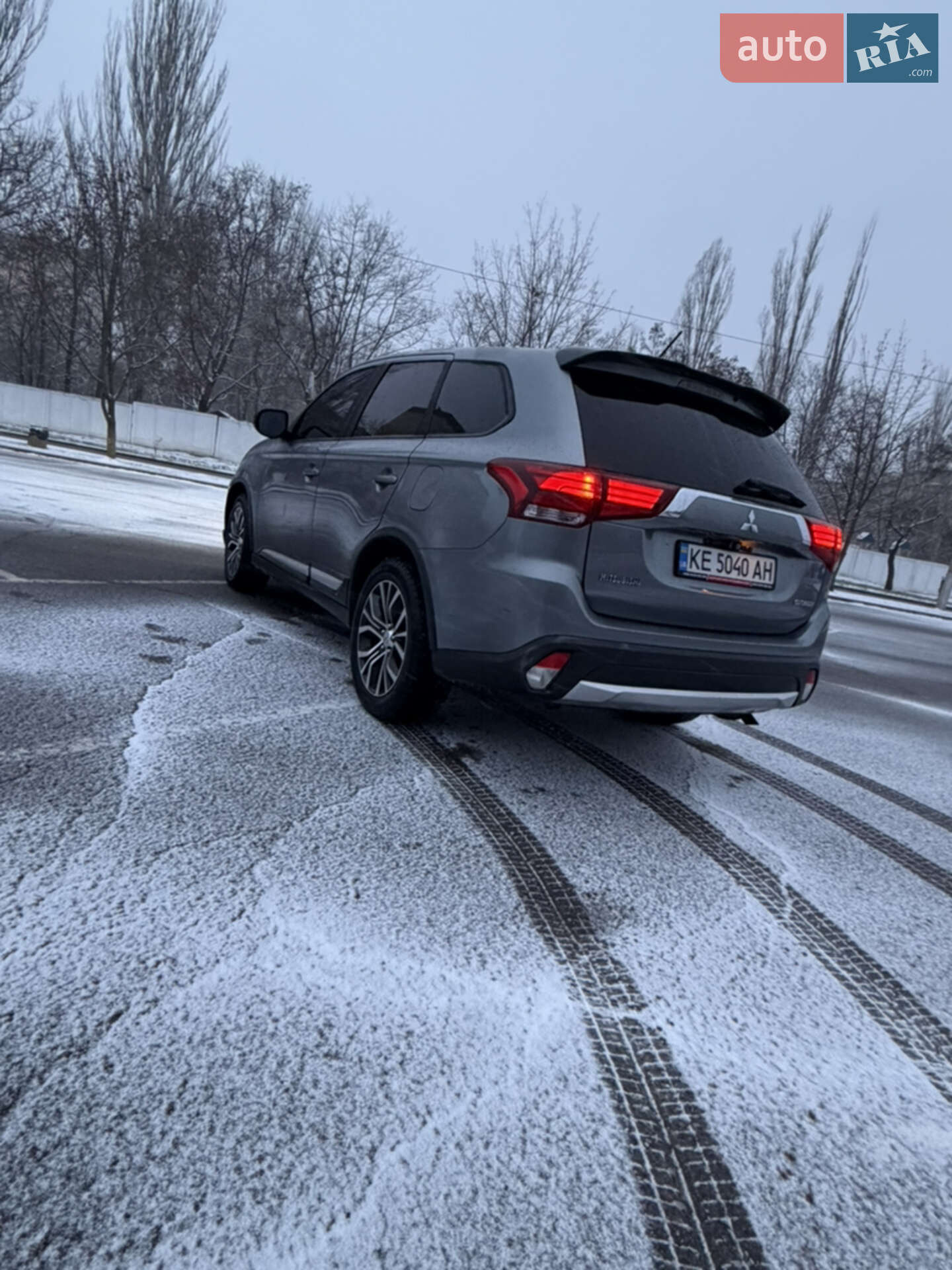MITSUBISHI OUTLANDER 2016