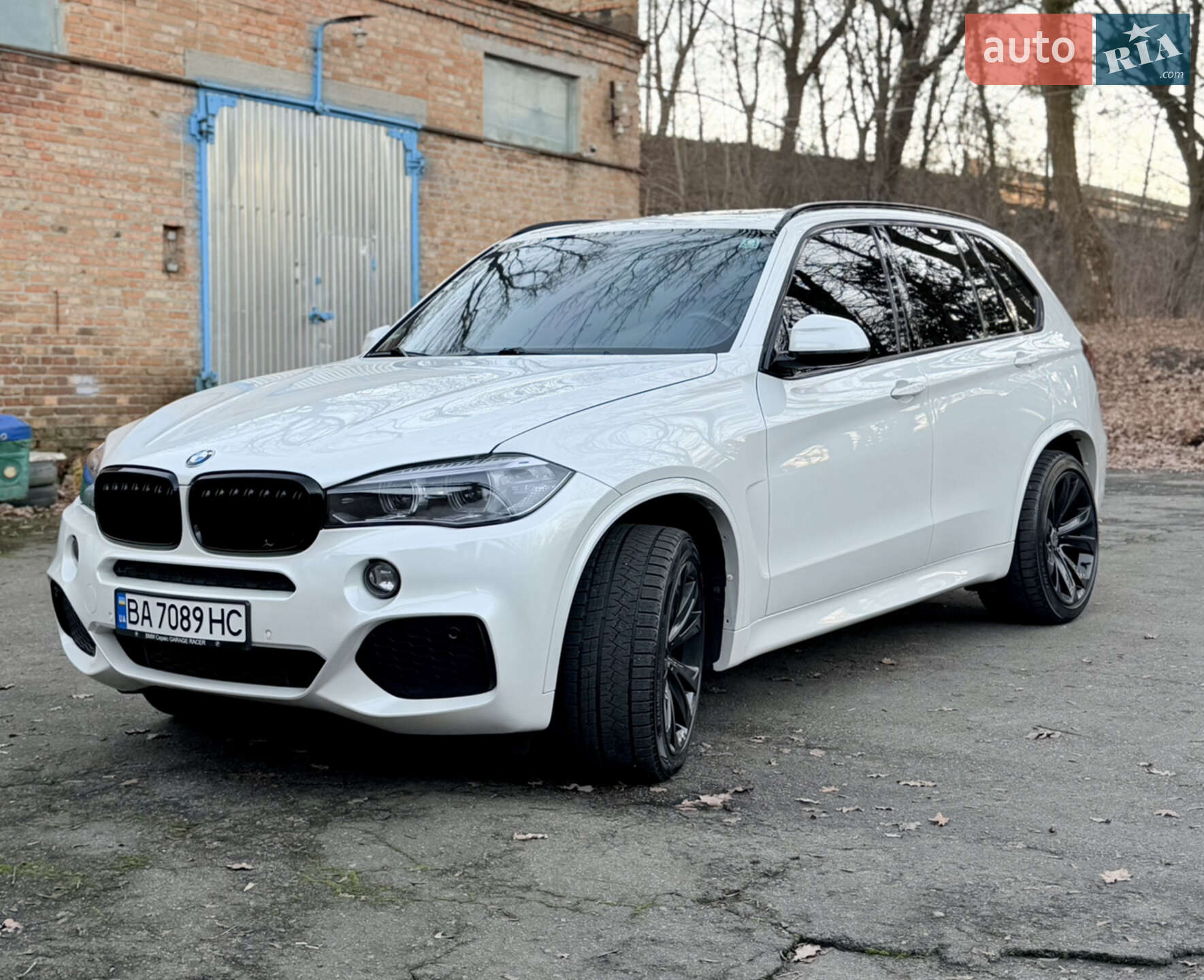 Головне фото звіту автомобіля BMW X5 2016
