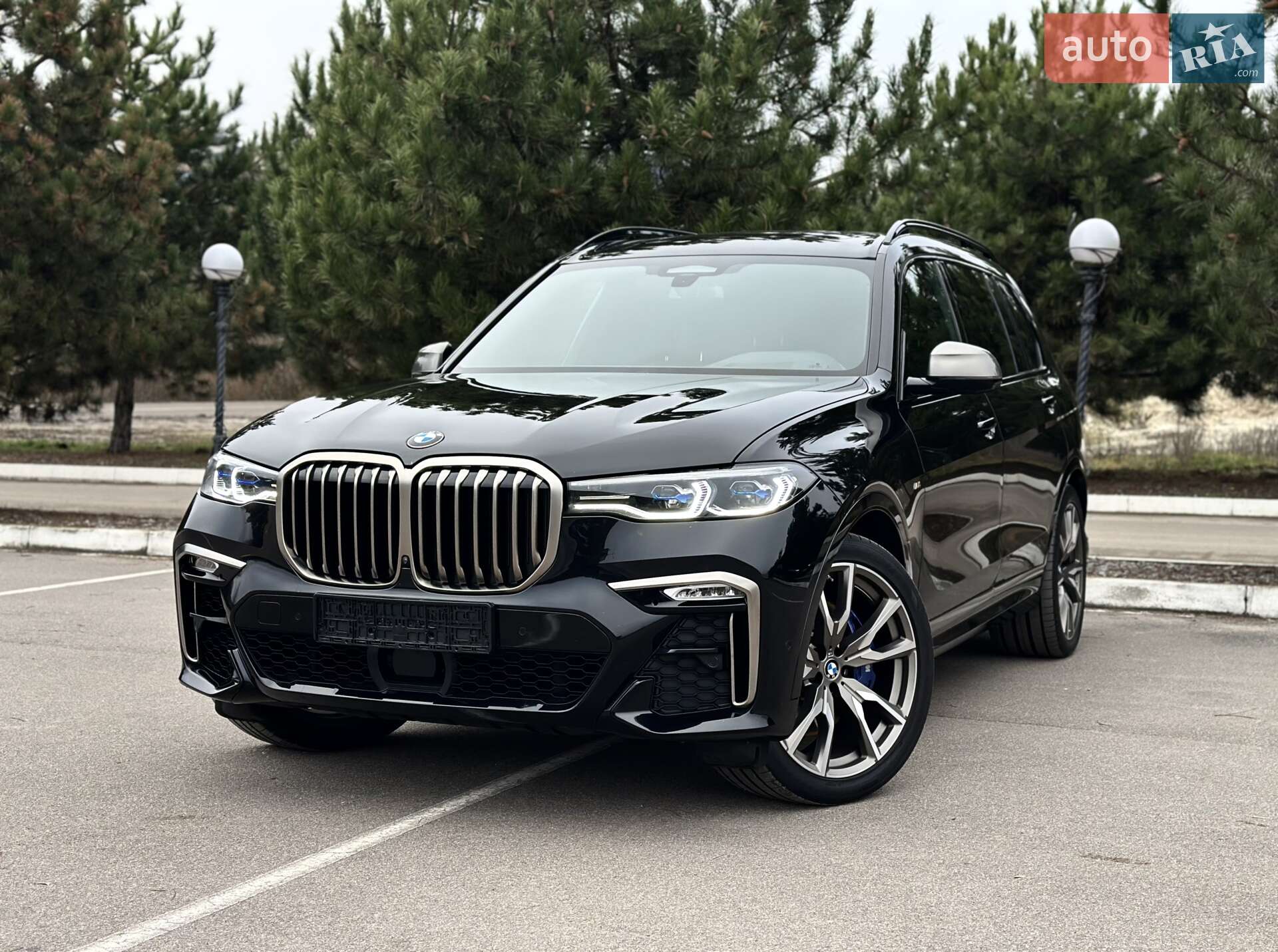 Головне фото звіту автомобіля BMW X7 2022