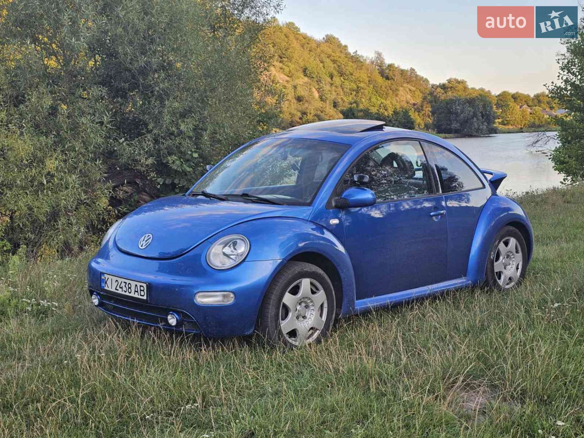 Головне фото звіту автомобіля VOLKSWAGEN NEW BEETLE 2000