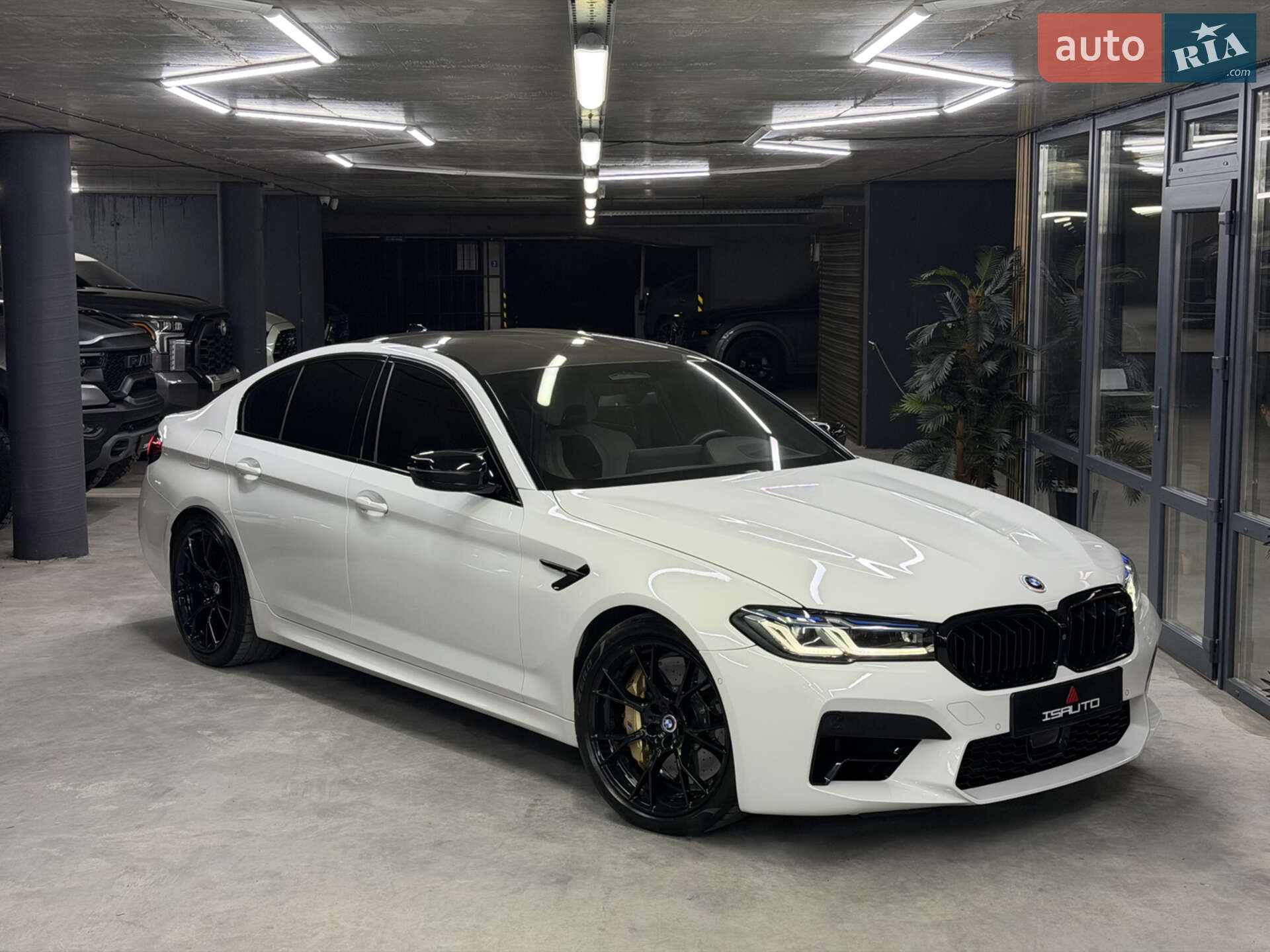 Головне фото звіту автомобіля BMW M5 2023