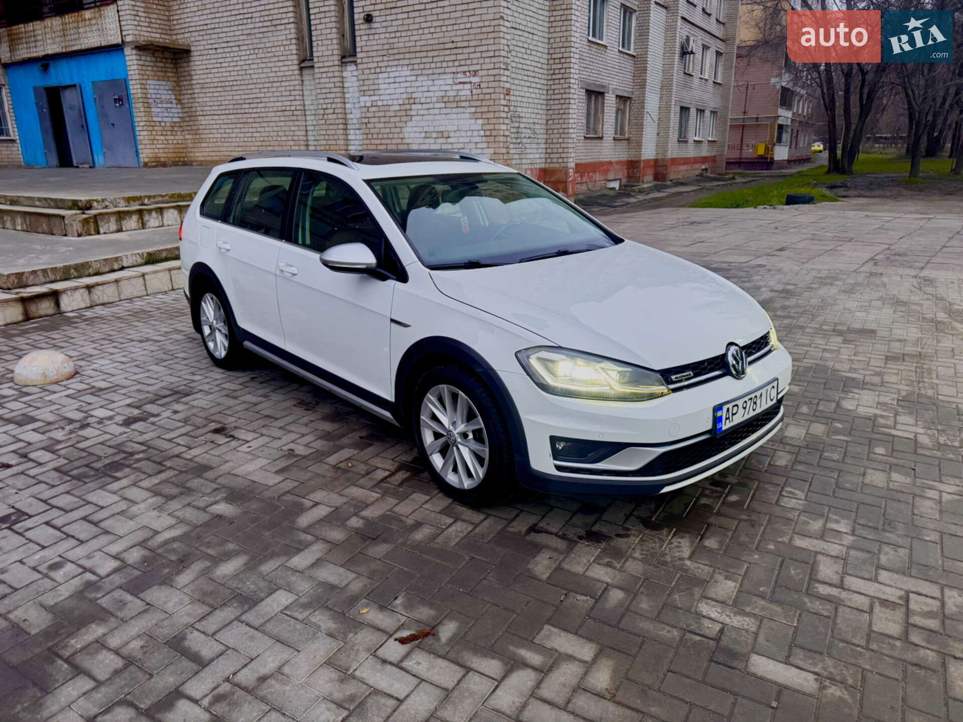 VOLKSWAGEN GOLF 2017