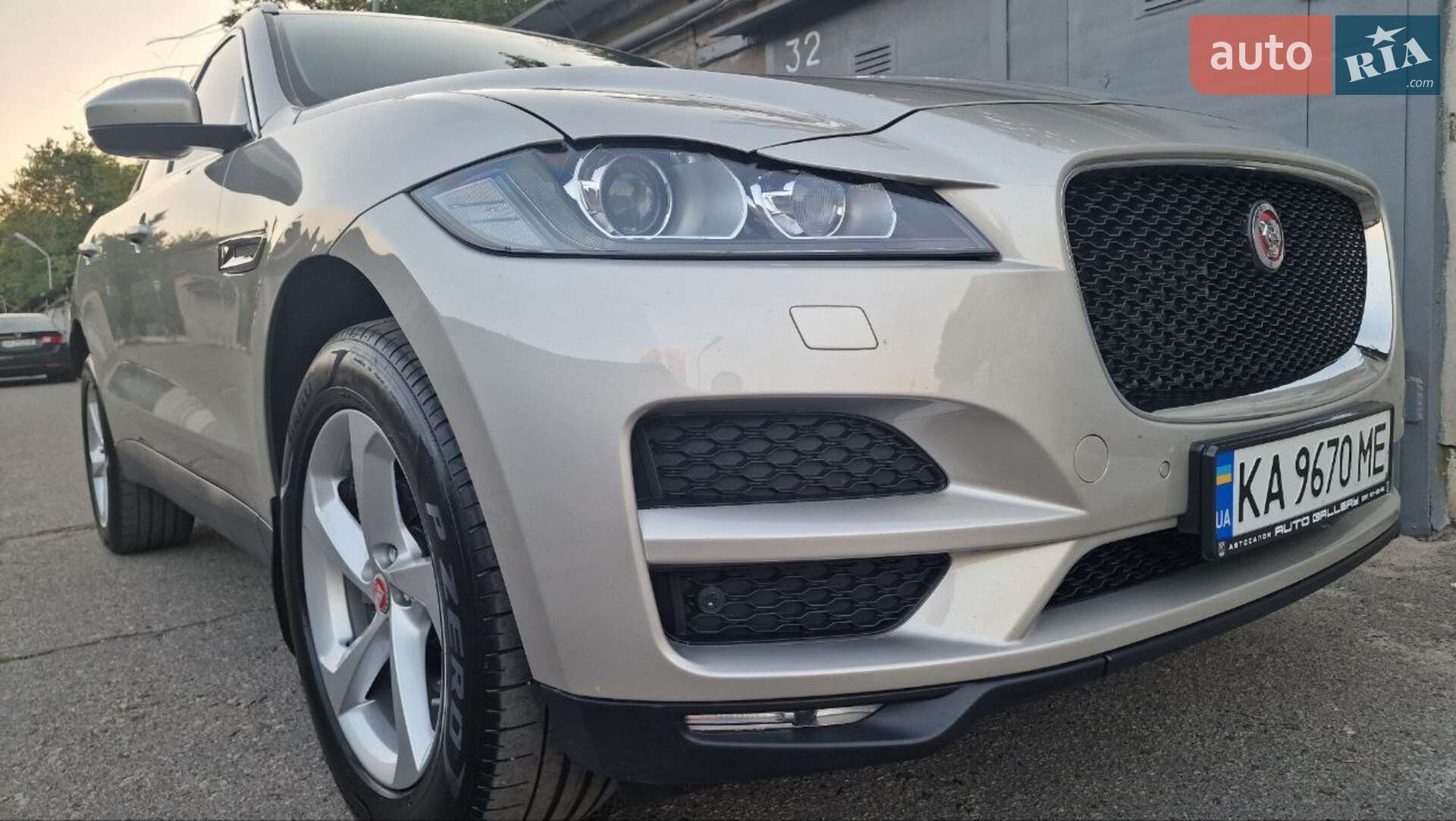 Головне фото звіту автомобіля JAGUAR F-PACE 2017
