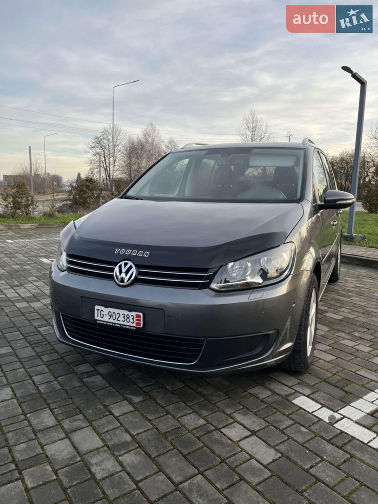 VOLKSWAGEN TOURAN 2011