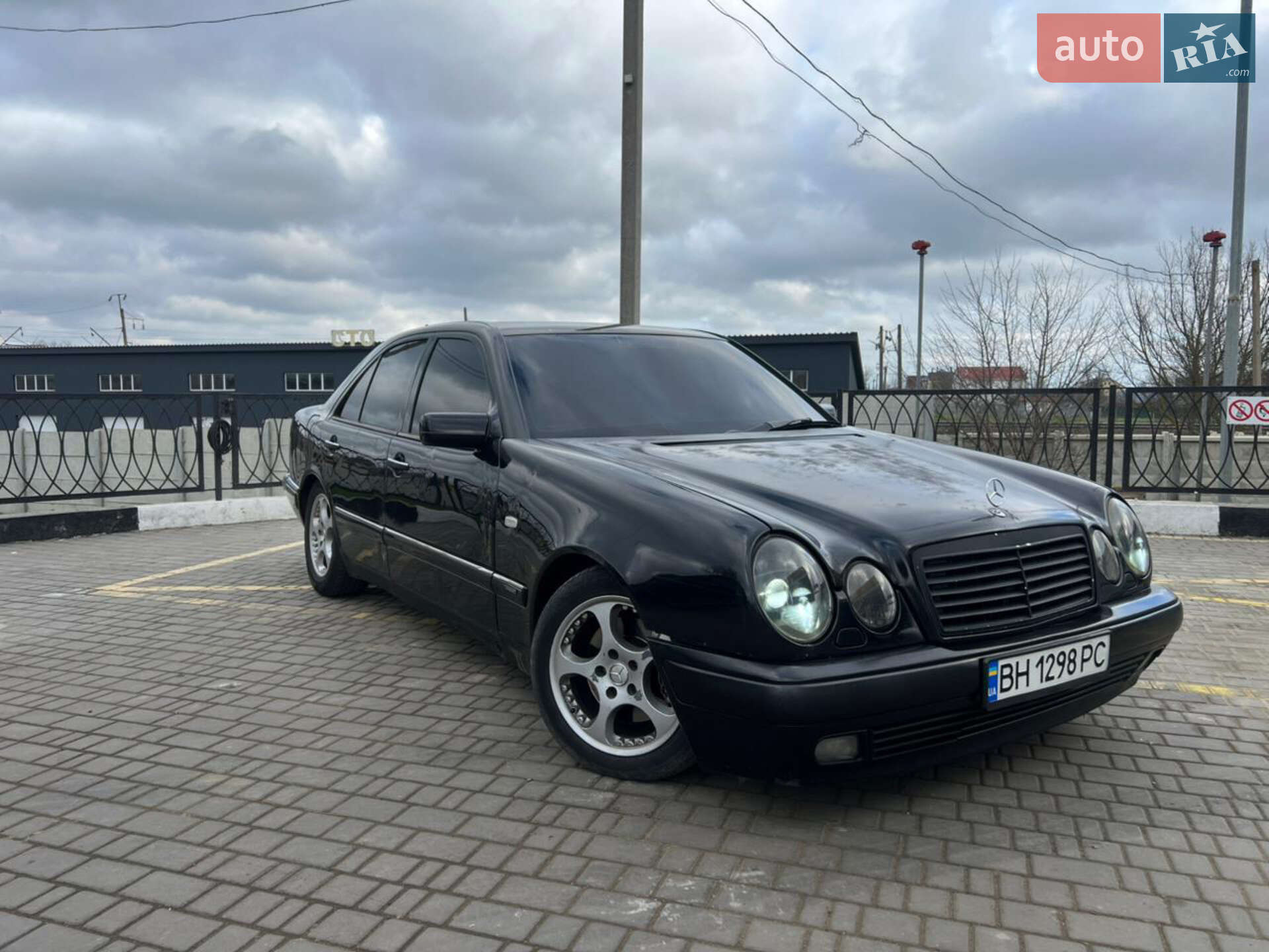MERCEDES-BENZ E 300 1998