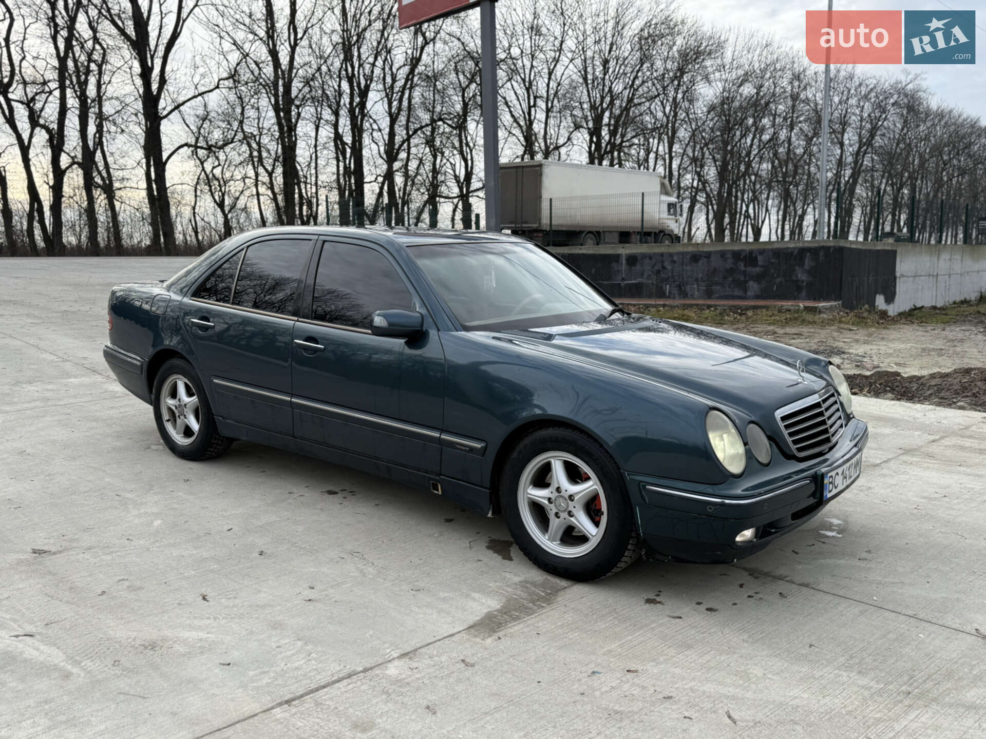 MERCEDES-BENZ E 320 2001