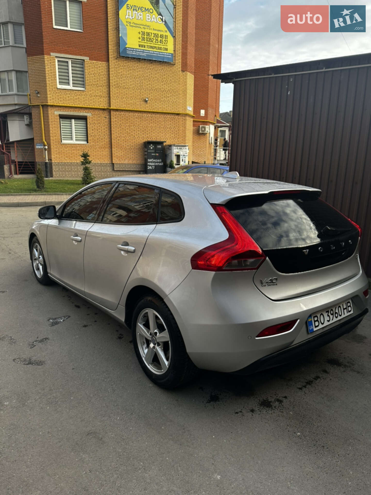 VOLVO V40 2015