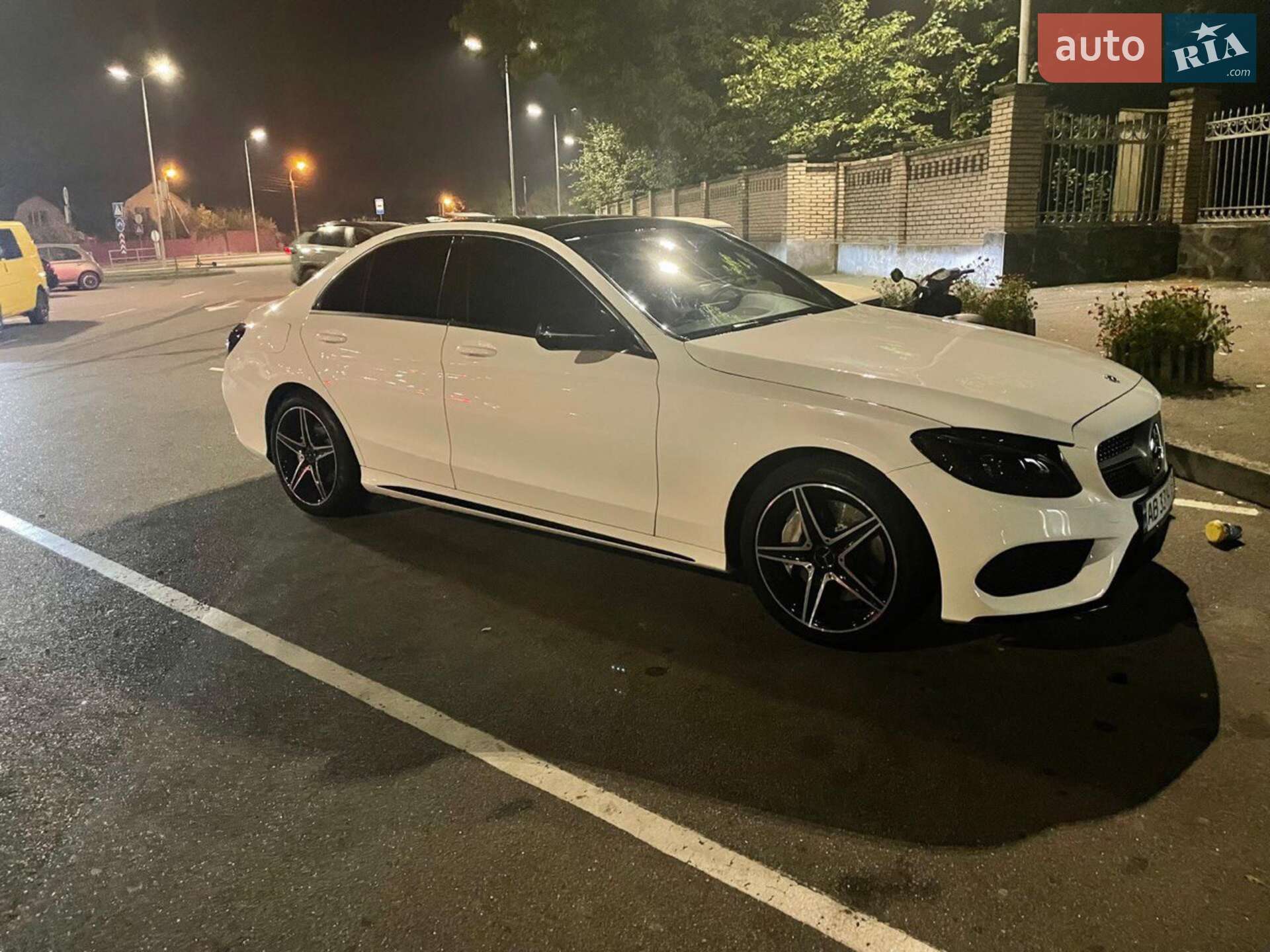 Головне фото звіту автомобіля MERCEDES-BENZ C 300 2015